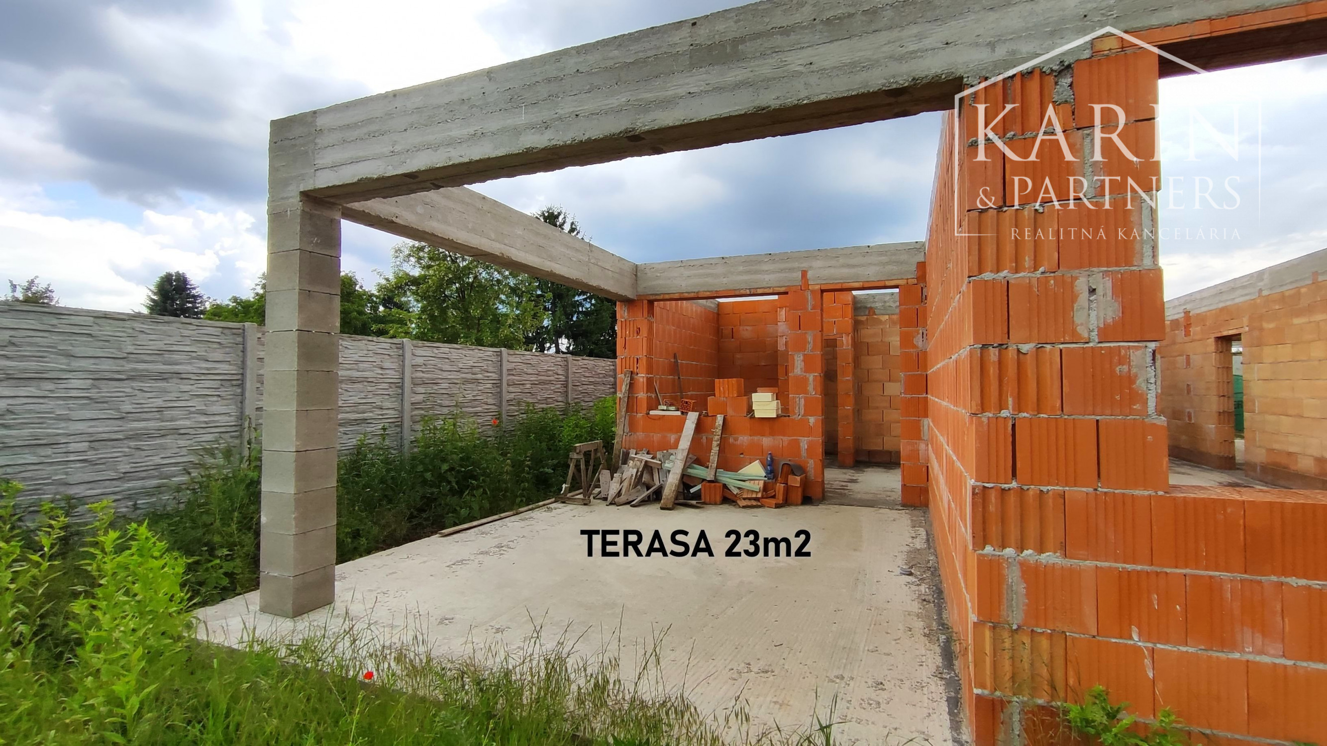 Rodinný dom rozostavaný, len 7km od Nových Zámkov