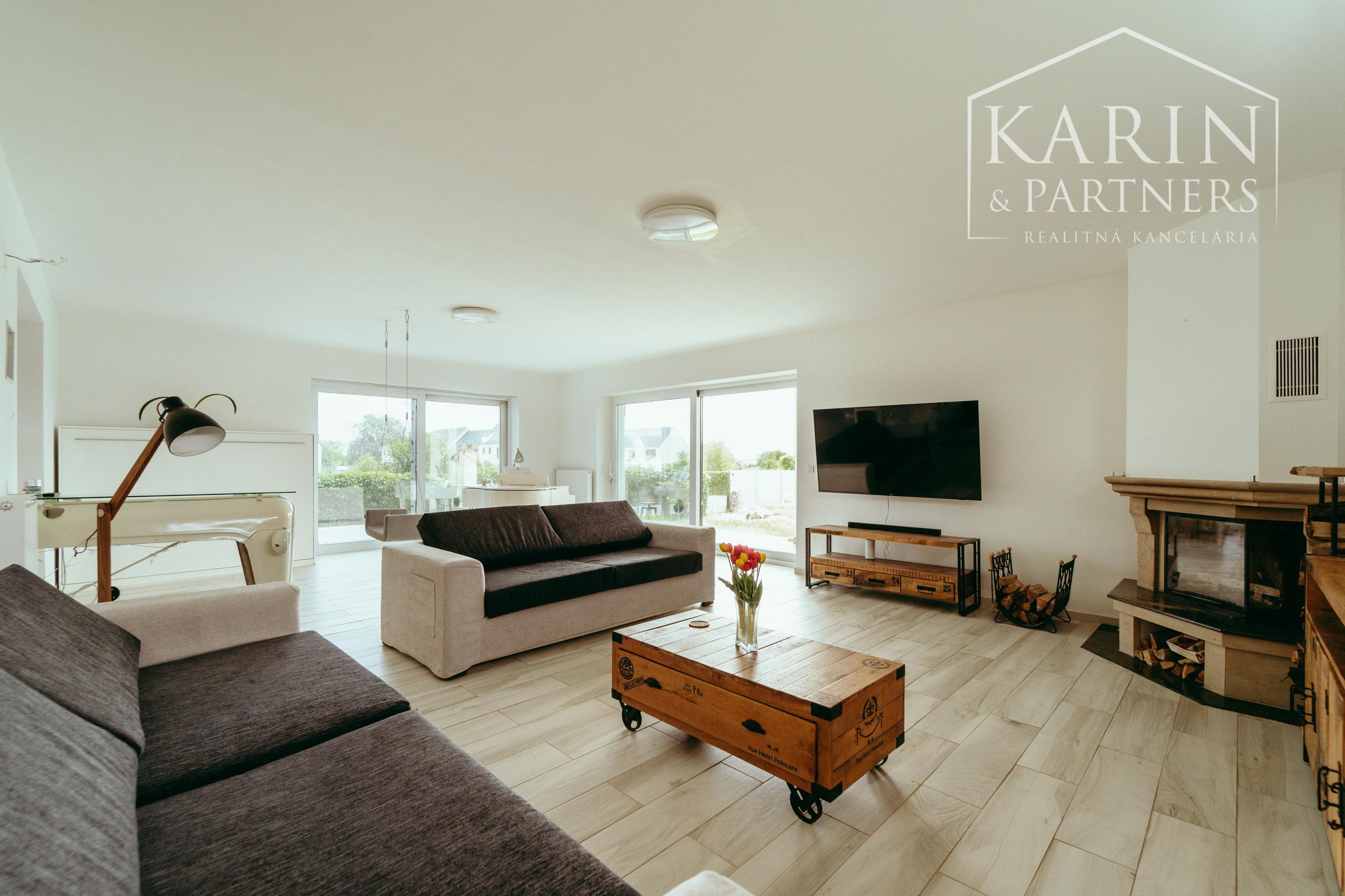 Moderný a priestranný 5 izbový zrekonštruovaný rodinný dom s veľkým pozemkom v Bratislave