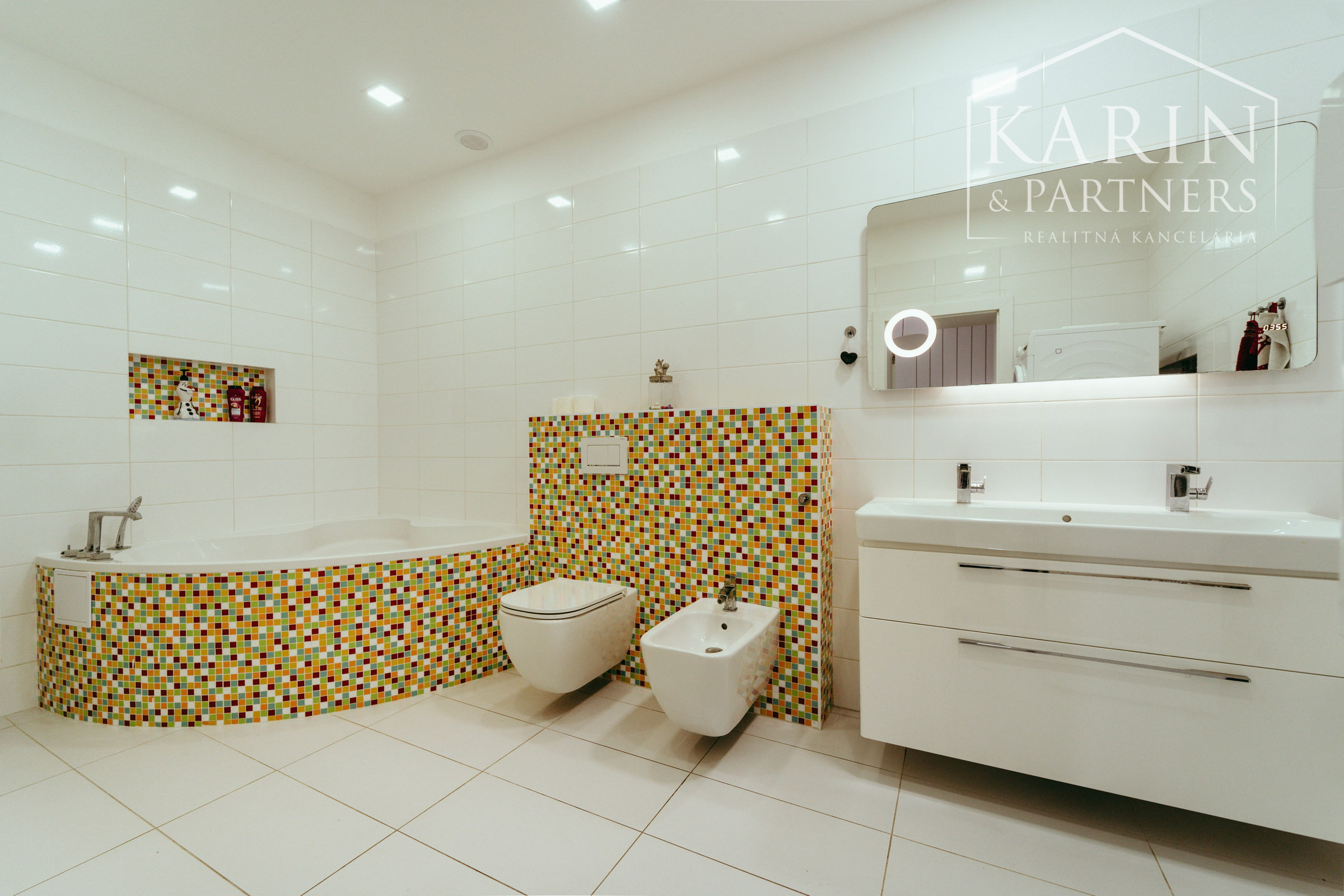 Moderný a priestranný 5 izbový zrekonštruovaný rodinný dom s veľkým pozemkom v Bratislave