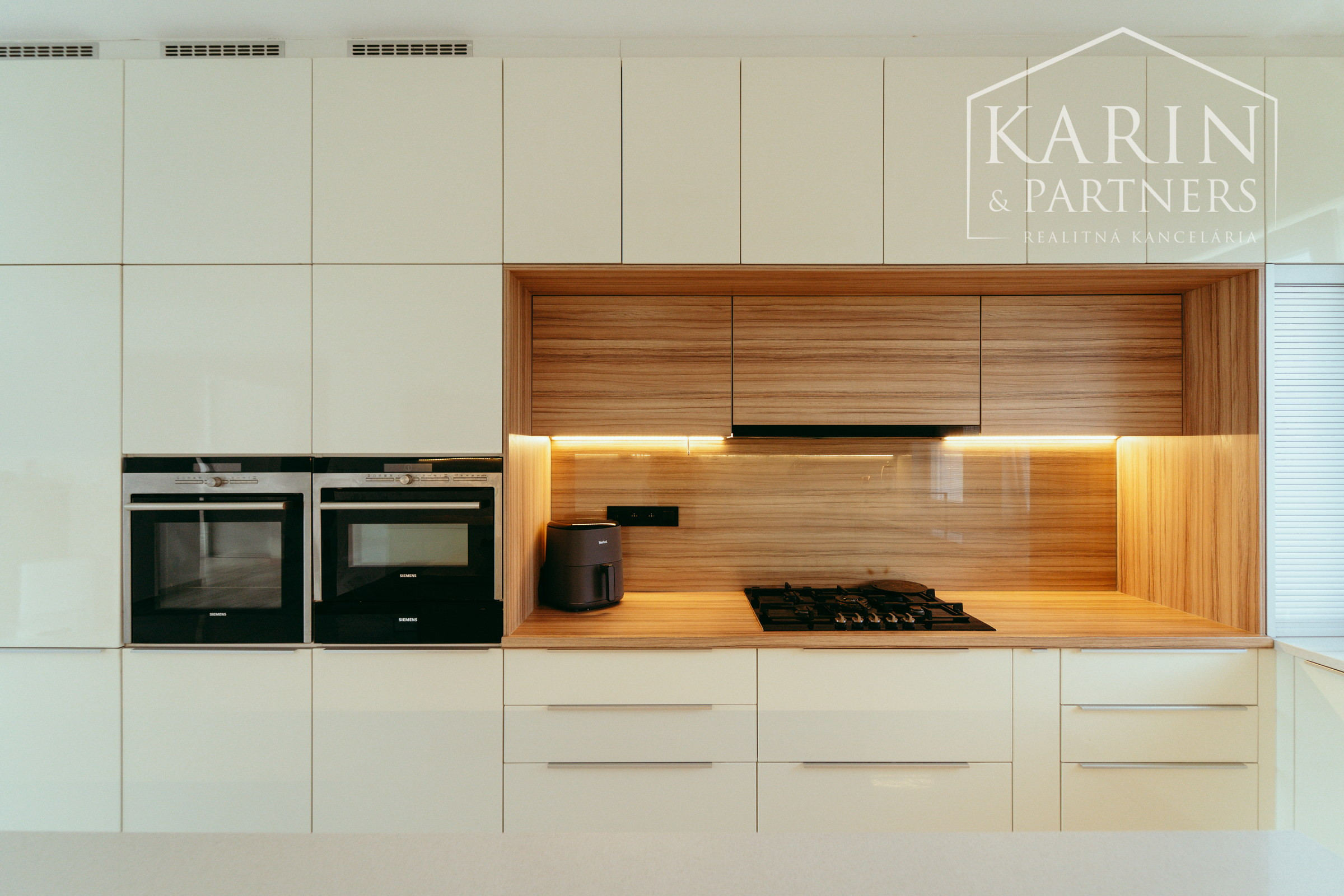 Moderný a priestranný 5 izbový zrekonštruovaný rodinný dom s veľkým pozemkom v Bratislave