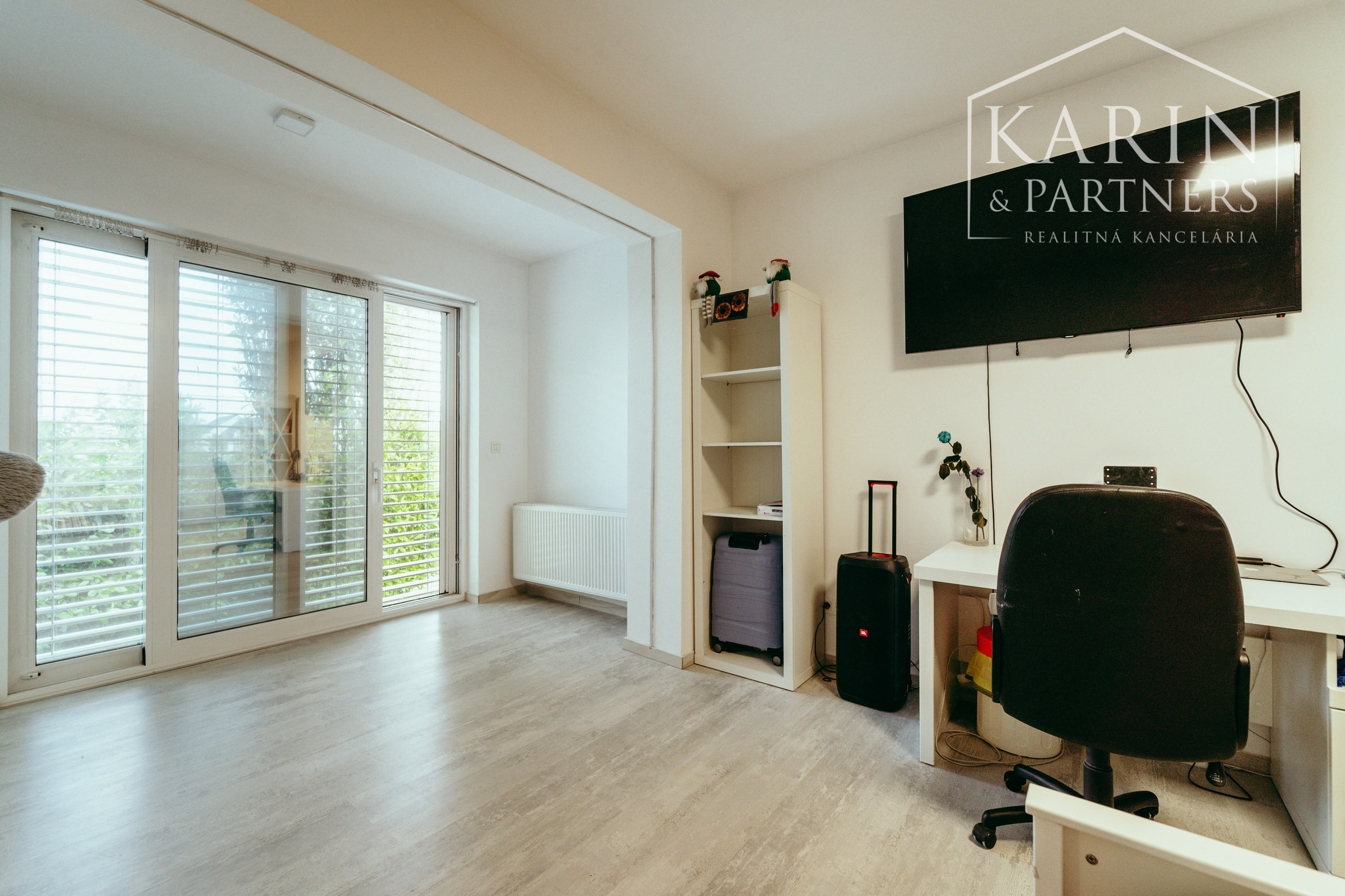 Moderný a priestranný 5 izbový zrekonštruovaný rodinný dom s veľkým pozemkom v Bratislave