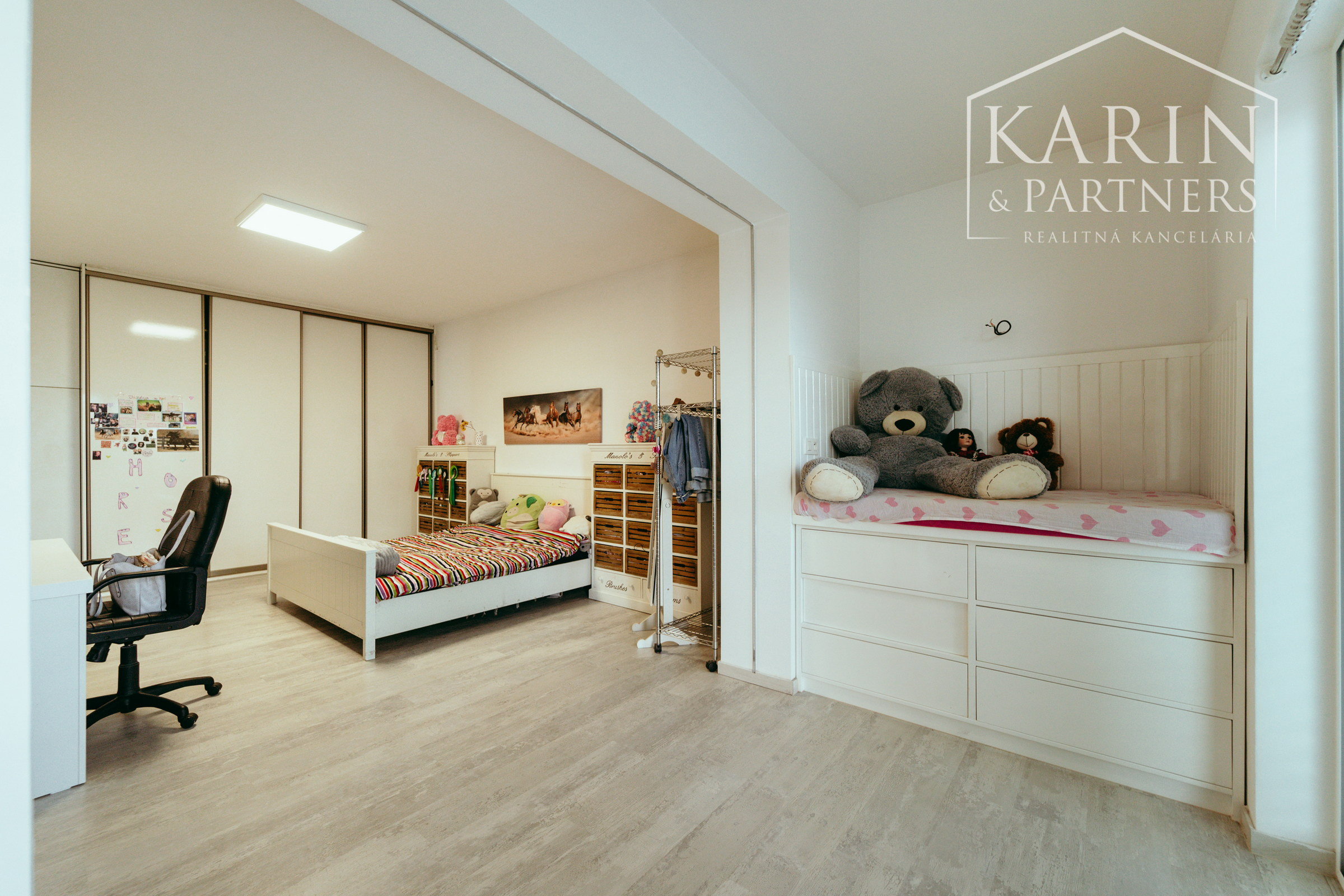 Moderný a priestranný 5 izbový zrekonštruovaný rodinný dom s veľkým pozemkom v Bratislave