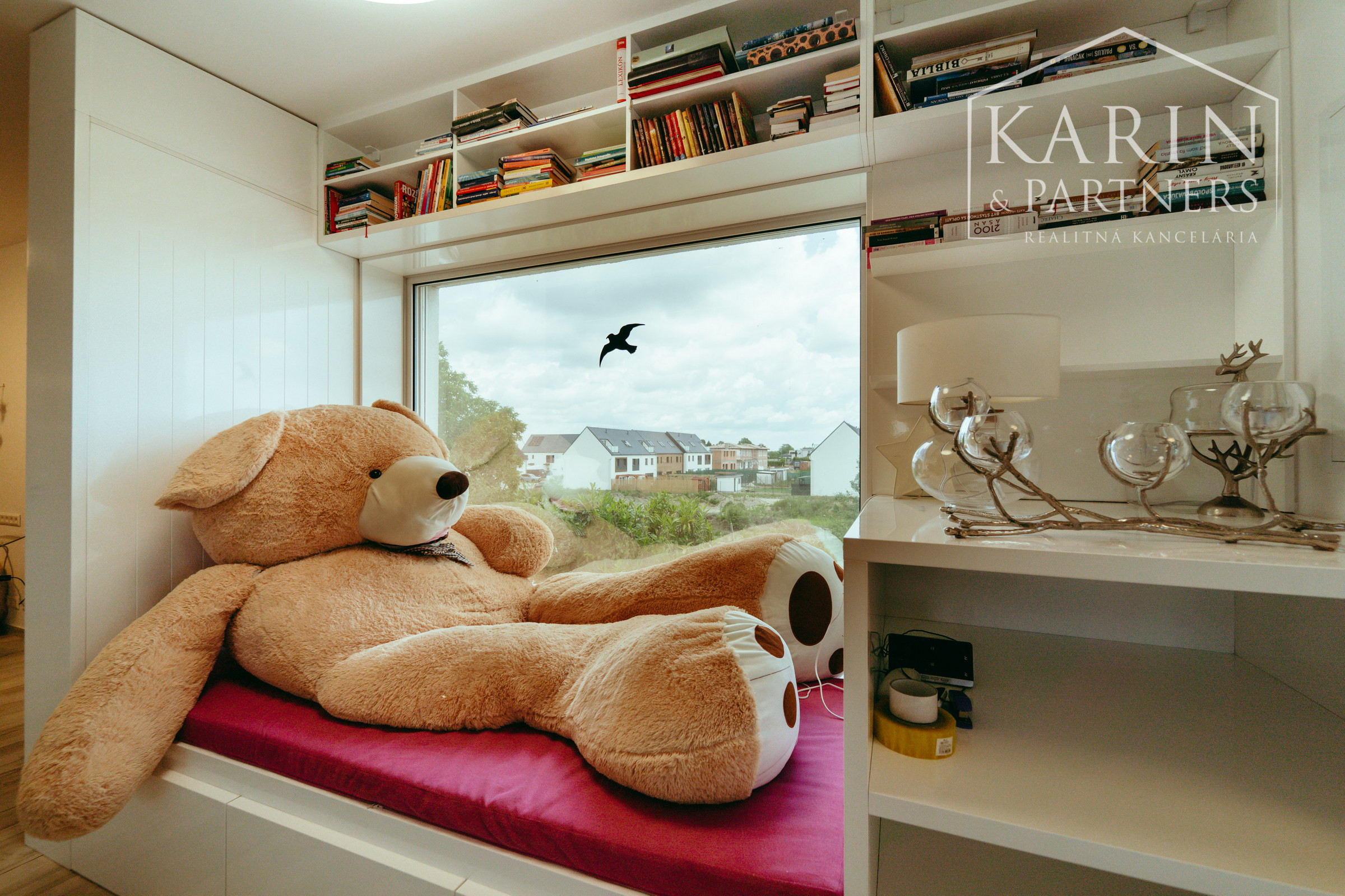 Moderný a priestranný 5 izbový zrekonštruovaný rodinný dom s veľkým pozemkom v Bratislave