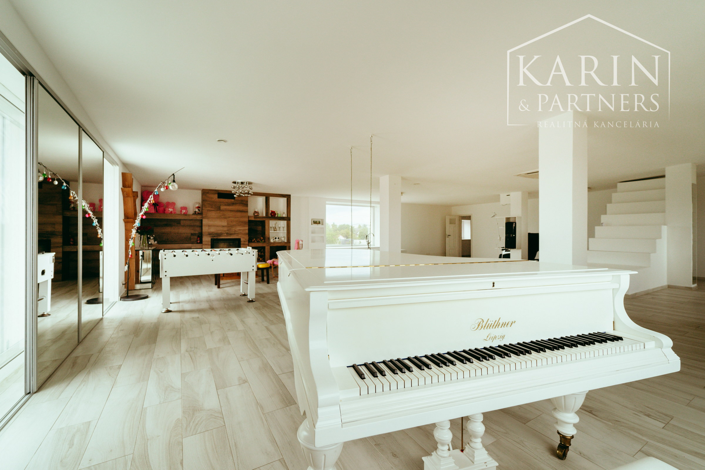 Moderný a priestranný 5 izbový zrekonštruovaný rodinný dom s veľkým pozemkom v Bratislave