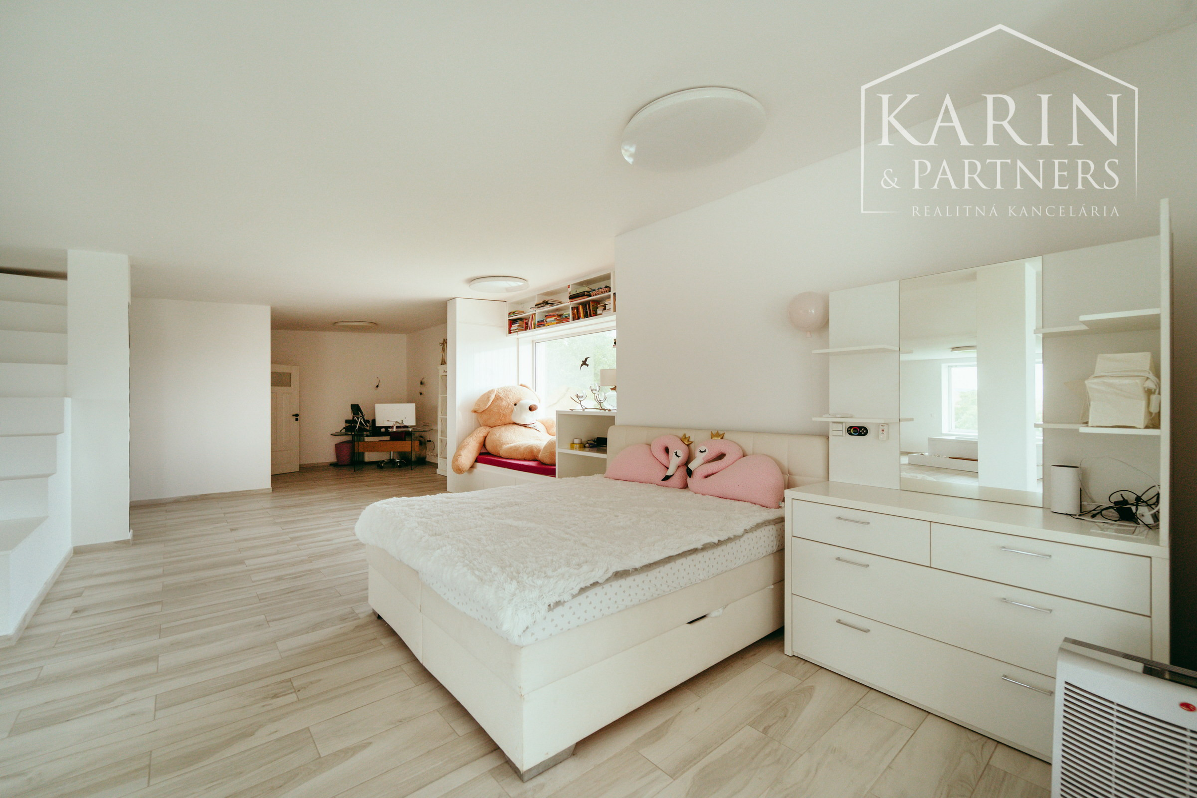 Moderný a priestranný 5 izbový zrekonštruovaný rodinný dom s veľkým pozemkom v Bratislave