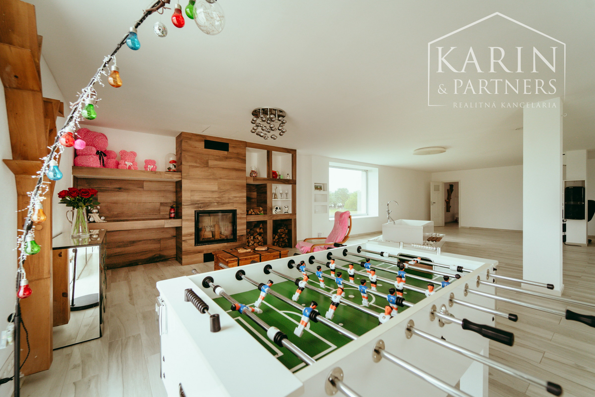 Moderný a priestranný 5 izbový zrekonštruovaný rodinný dom s veľkým pozemkom v Bratislave