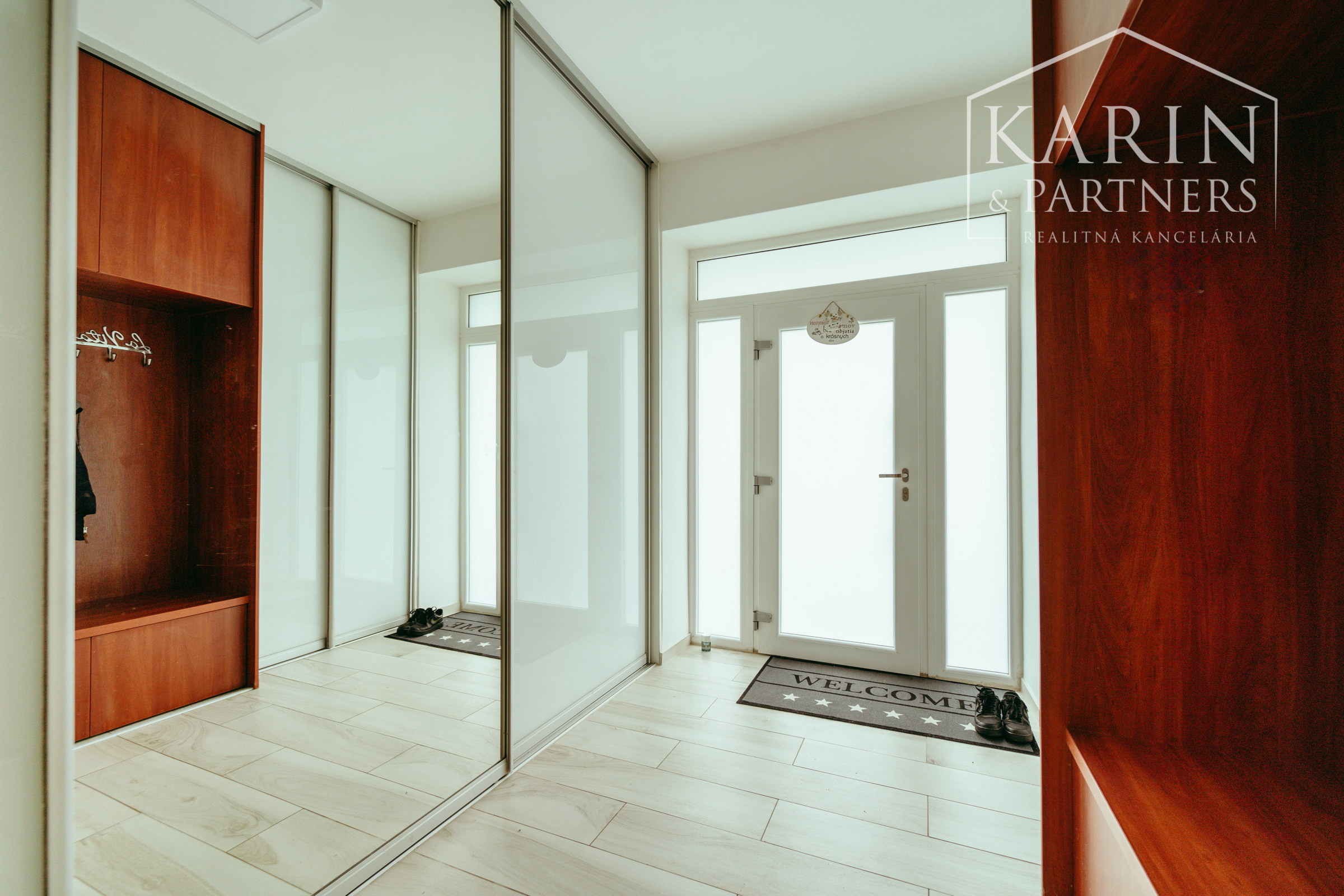 Moderný a priestranný 5 izbový zrekonštruovaný rodinný dom s veľkým pozemkom v Bratislave