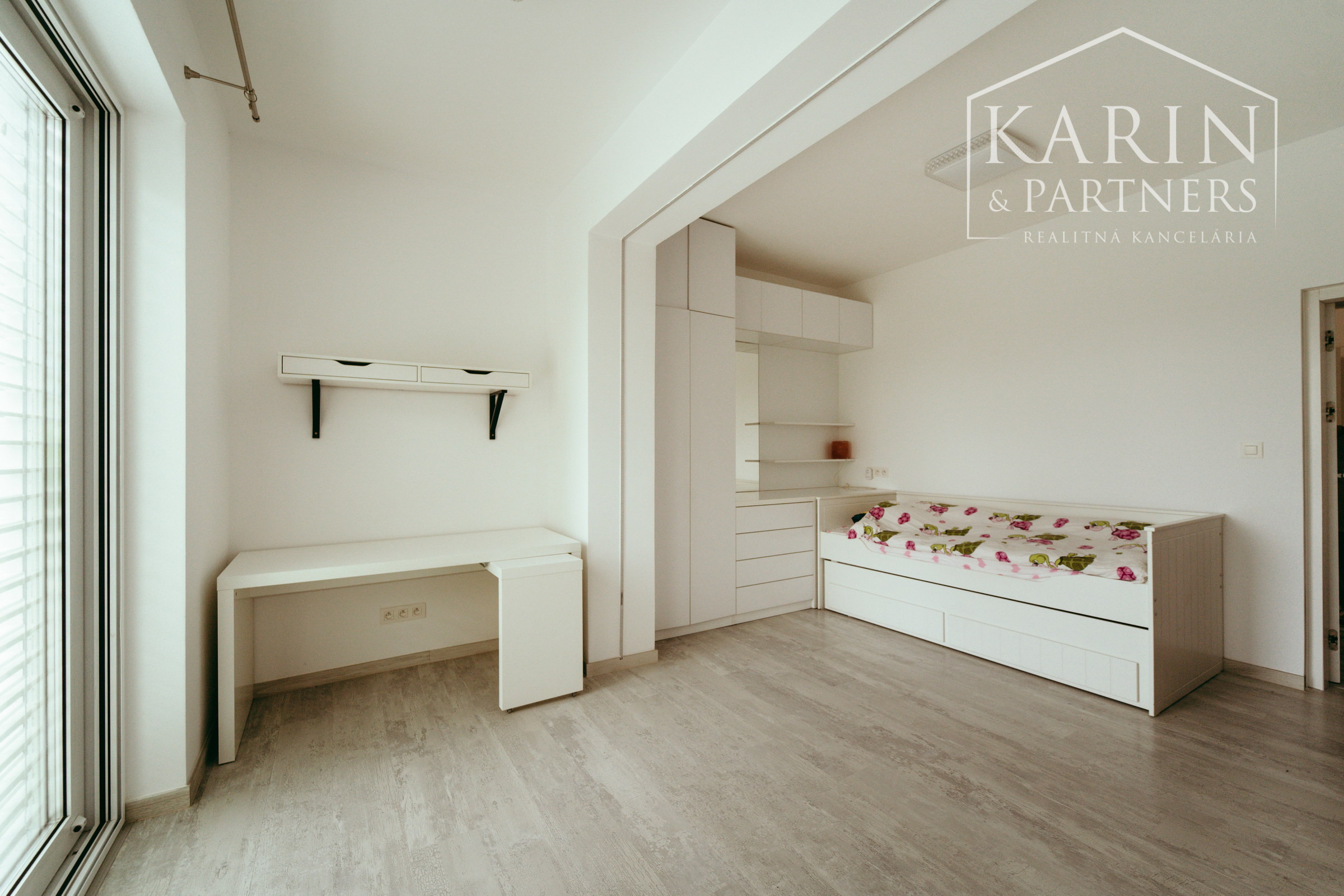 Moderný a priestranný 5 izbový zrekonštruovaný rodinný dom s veľkým pozemkom v Bratislave