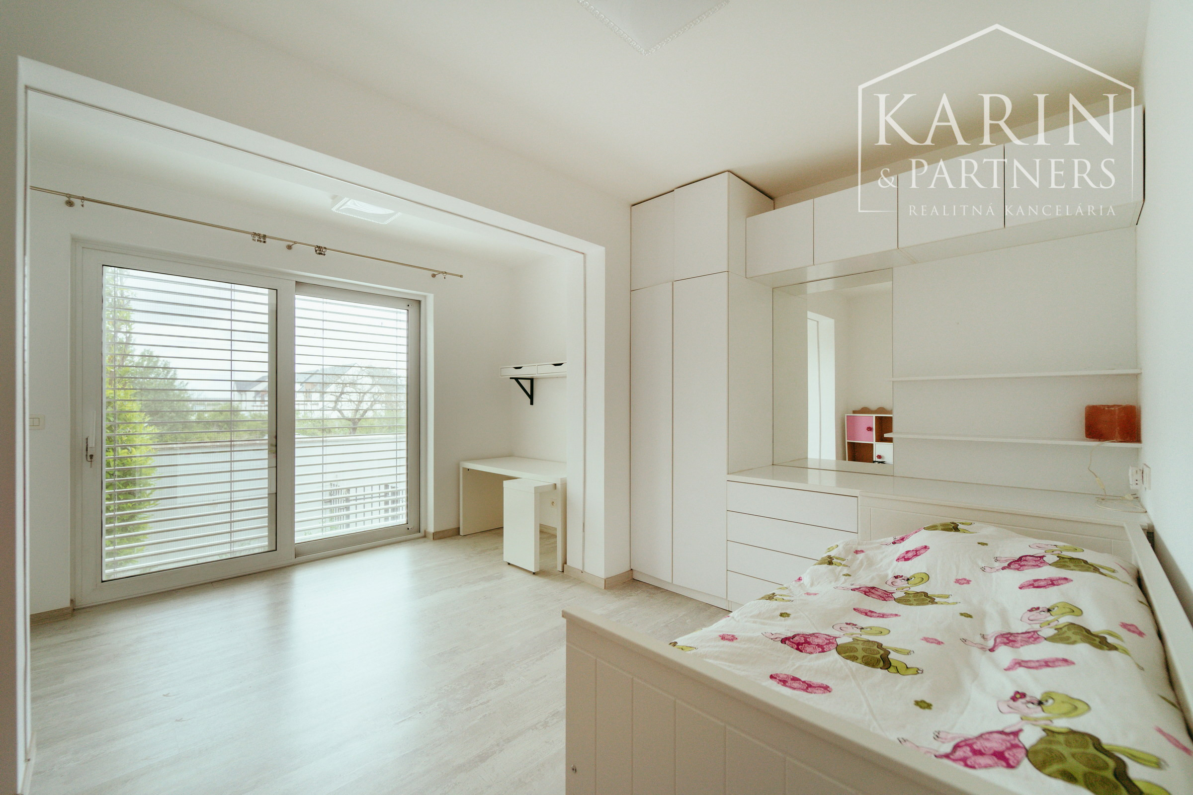 Moderný a priestranný 5 izbový zrekonštruovaný rodinný dom s veľkým pozemkom v Bratislave