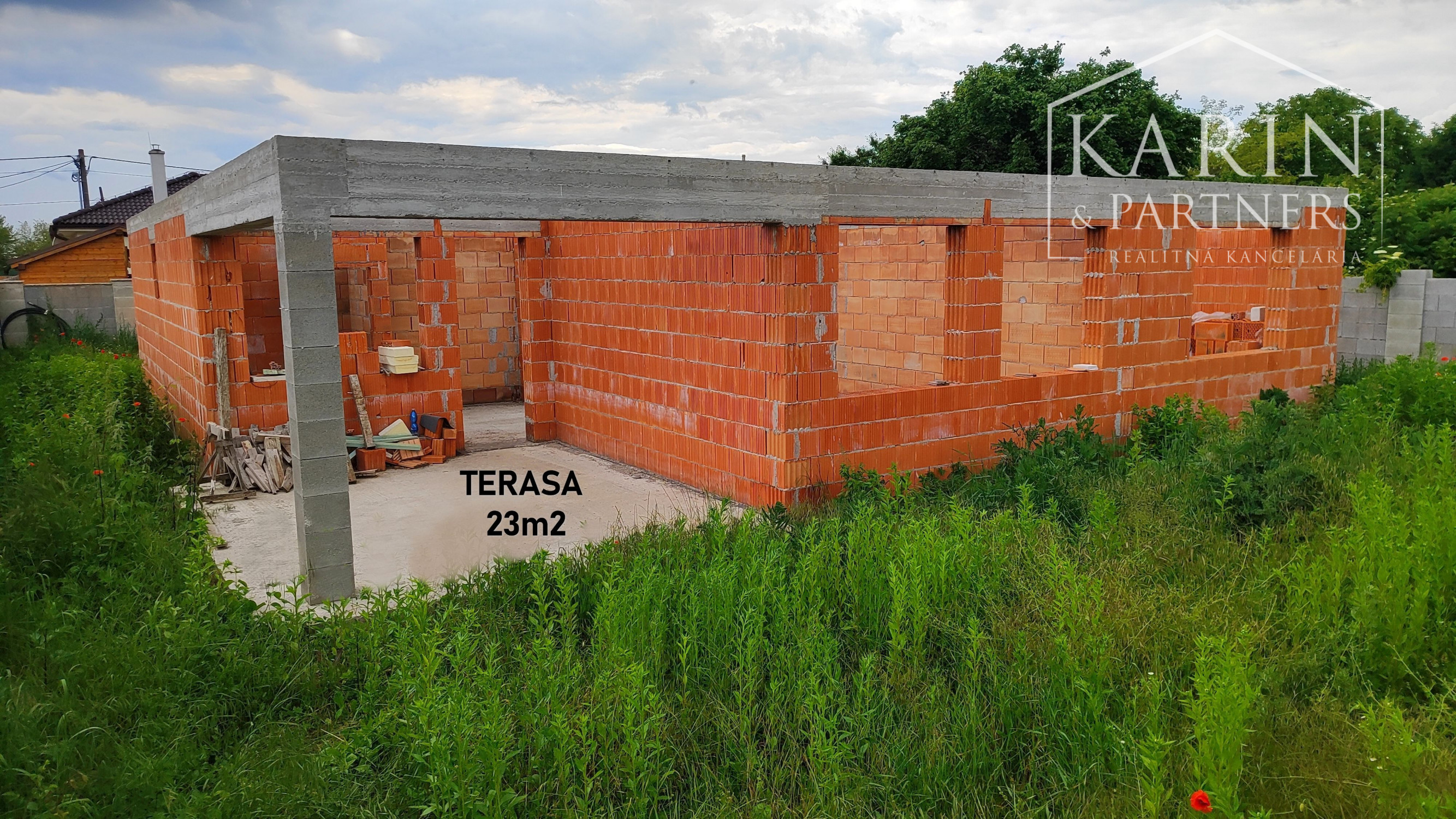 Rodinný dom rozostavaný, len 7km od Nových Zámkov