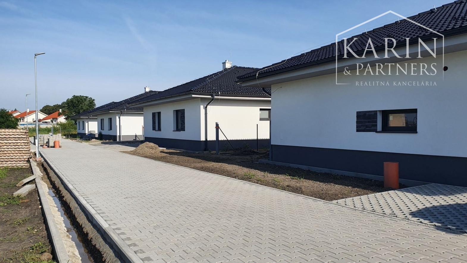 Predaj - Rodinný dom 4 izbový ,, Typ Bungalov " v obci Láb - okr. Malacky