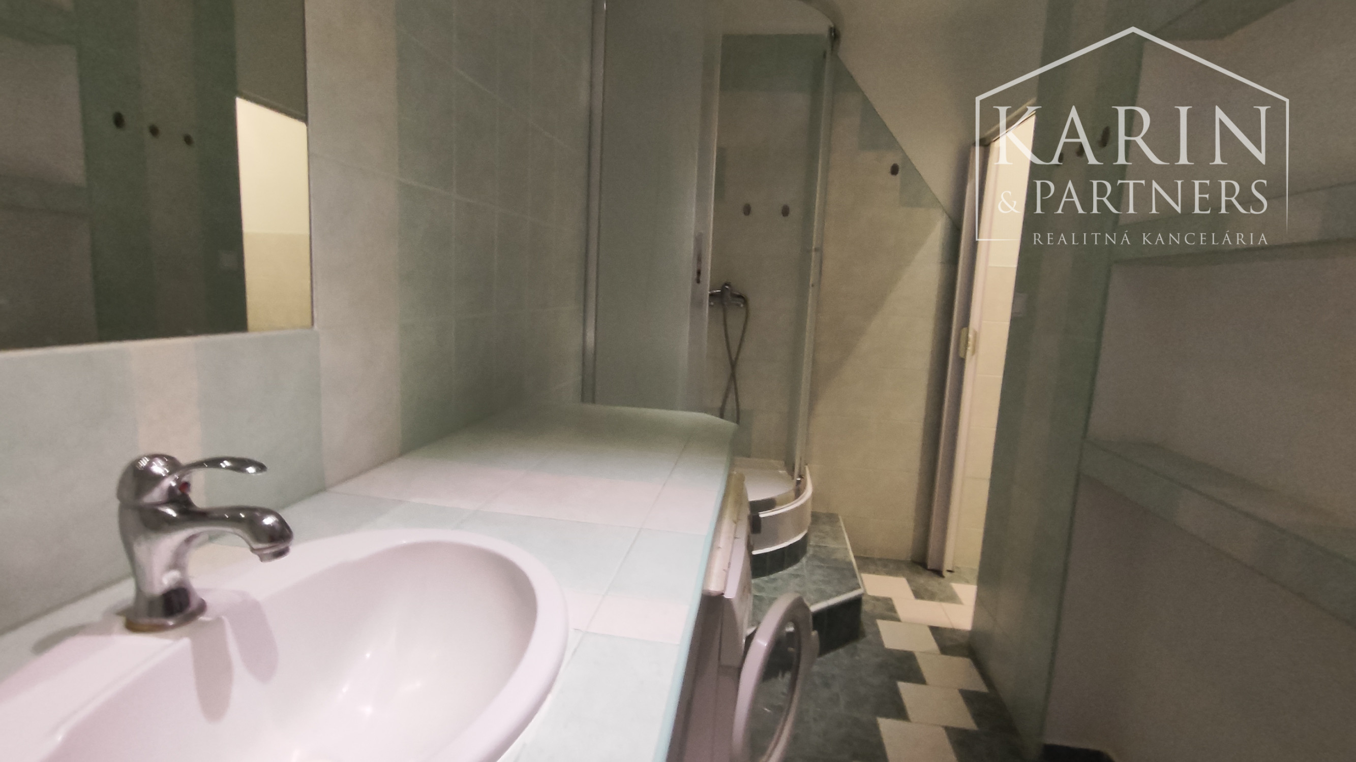 NA PRENÁJOM: 2-izbový byt s balkónom, Nábrežná ulica, Nové Zámky