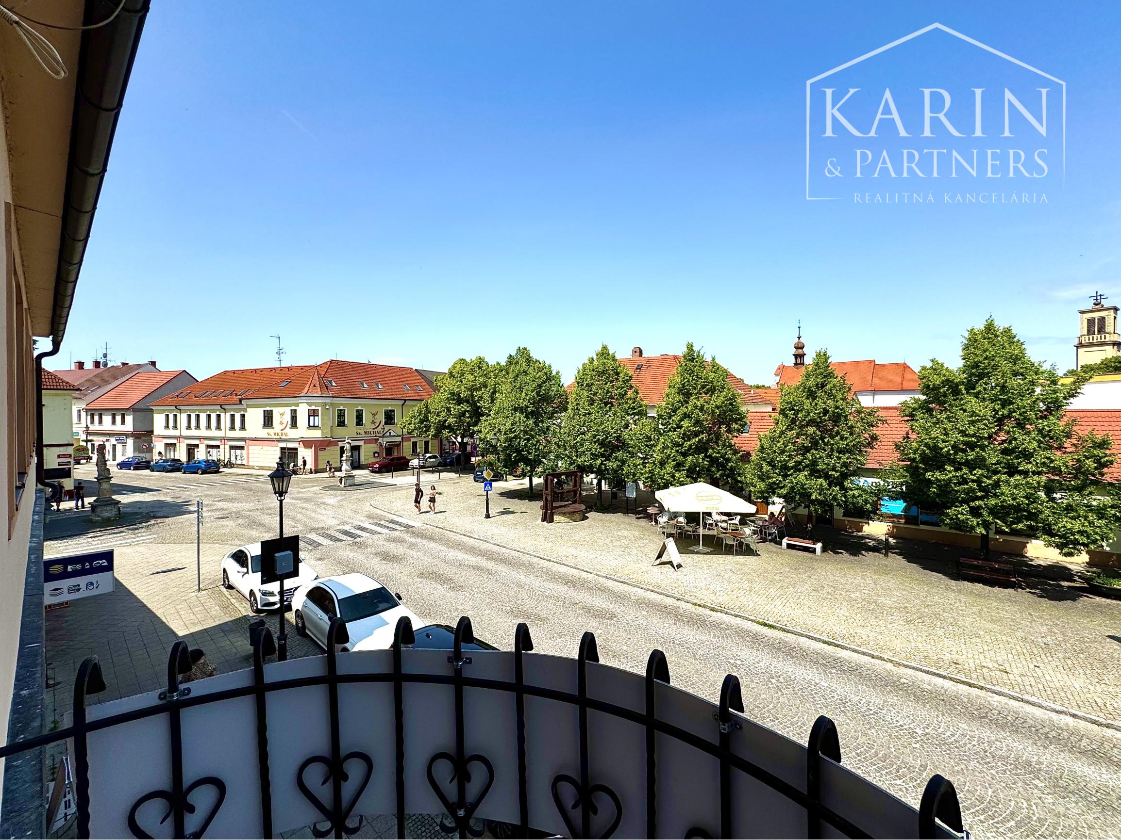 Kancelária s balkónom vo výbornej lokalite v centre, Skalica