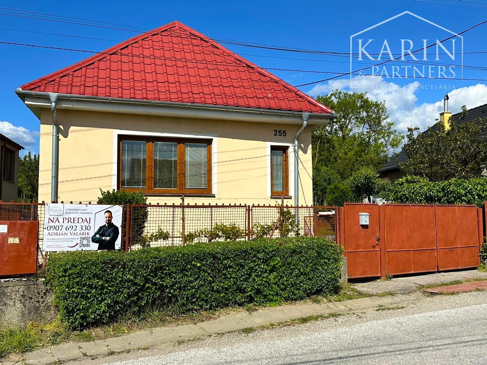 4-izbový dom so záhradou, vínnou pivnicou a ovocným sadom v obci Golianovo – ideálne miesto pre pokojný život blízko Nitry - PREDANÝ