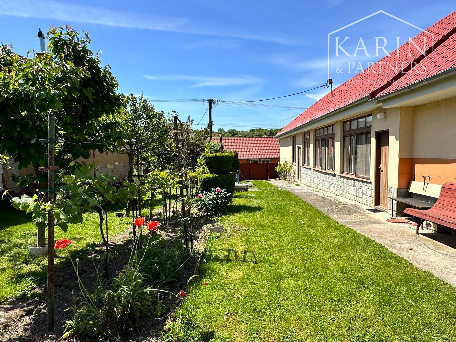 4-izbový dom so záhradou, vínnou pivnicou a ovocným sadom v obci Golianovo – ideálne miesto pre pokojný život blízko Nitry - PREDANÝ