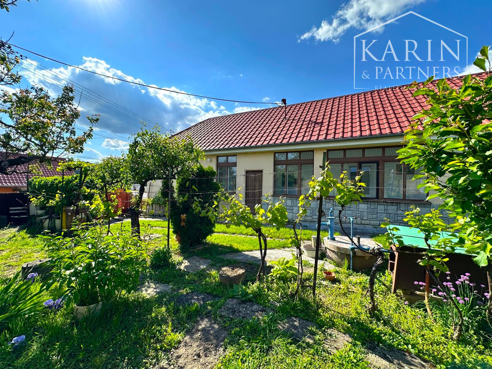 4-izbový dom so záhradou, vínnou pivnicou a ovocným sadom v obci Golianovo – ideálne miesto pre pokojný život blízko Nitry - PREDANÝ