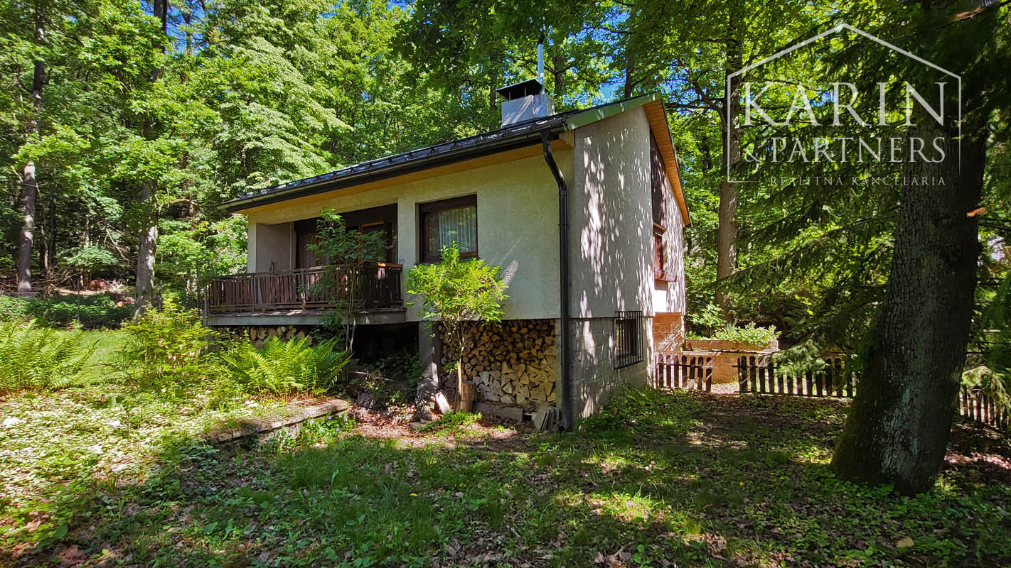 *** REZERVOVANÉ *** Chata v Harmónii pod lesom pozemok 4,7 á