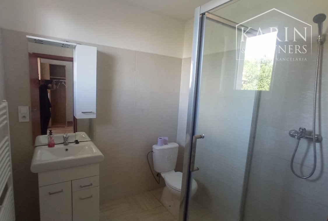 Na prenájom: 3 izbový moderný byt s 2-mi balkónmi, v Nových Zámkoch