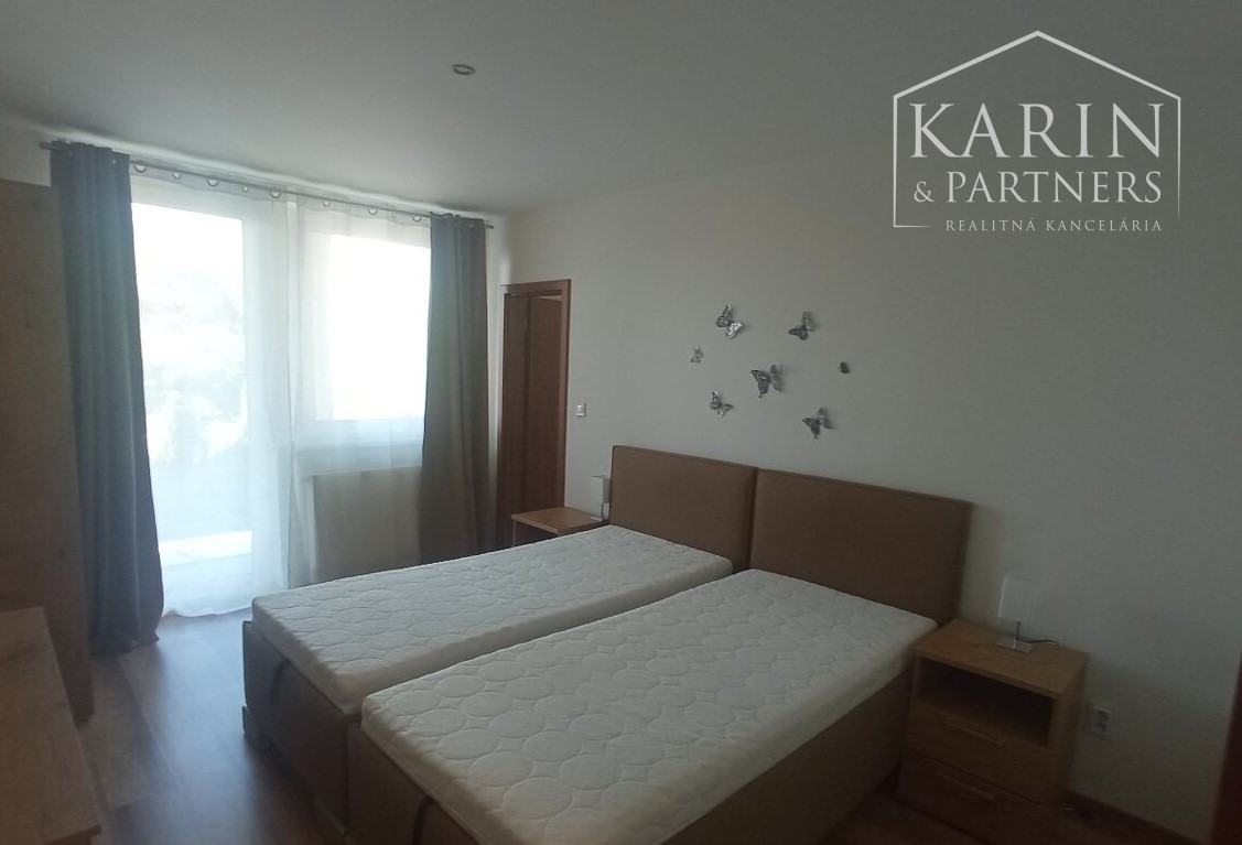 Na prenájom: 3 izbový moderný byt s 2-mi balkónmi, v Nových Zámkoch