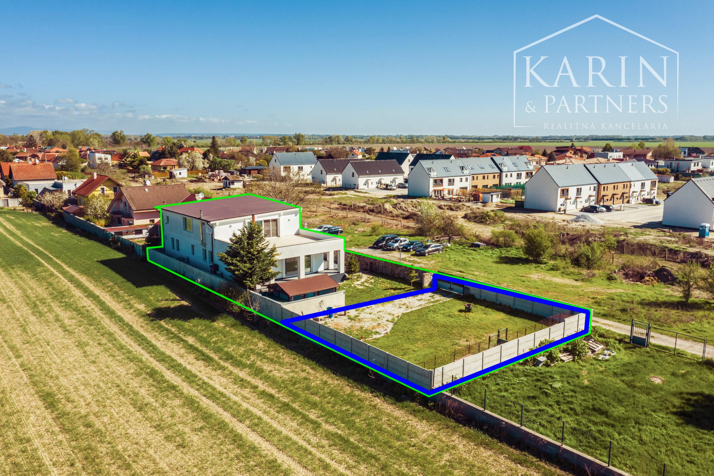 Moderný a priestranný 5 izbový zrekonštruovaný rodinný dom s veľkým pozemkom v Bratislave