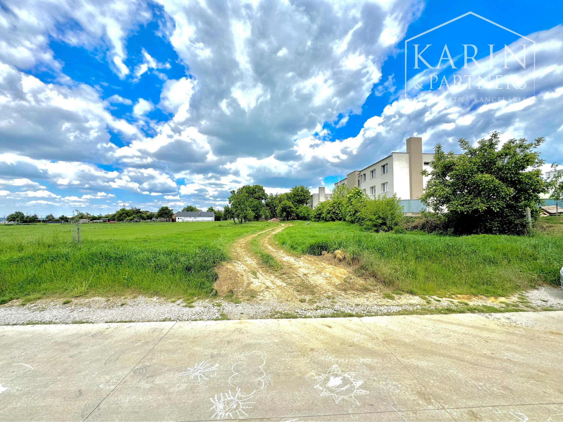 Stavebný pozemok pre rodinné domy aj bytový dom, 1695 m2, Hlboké
