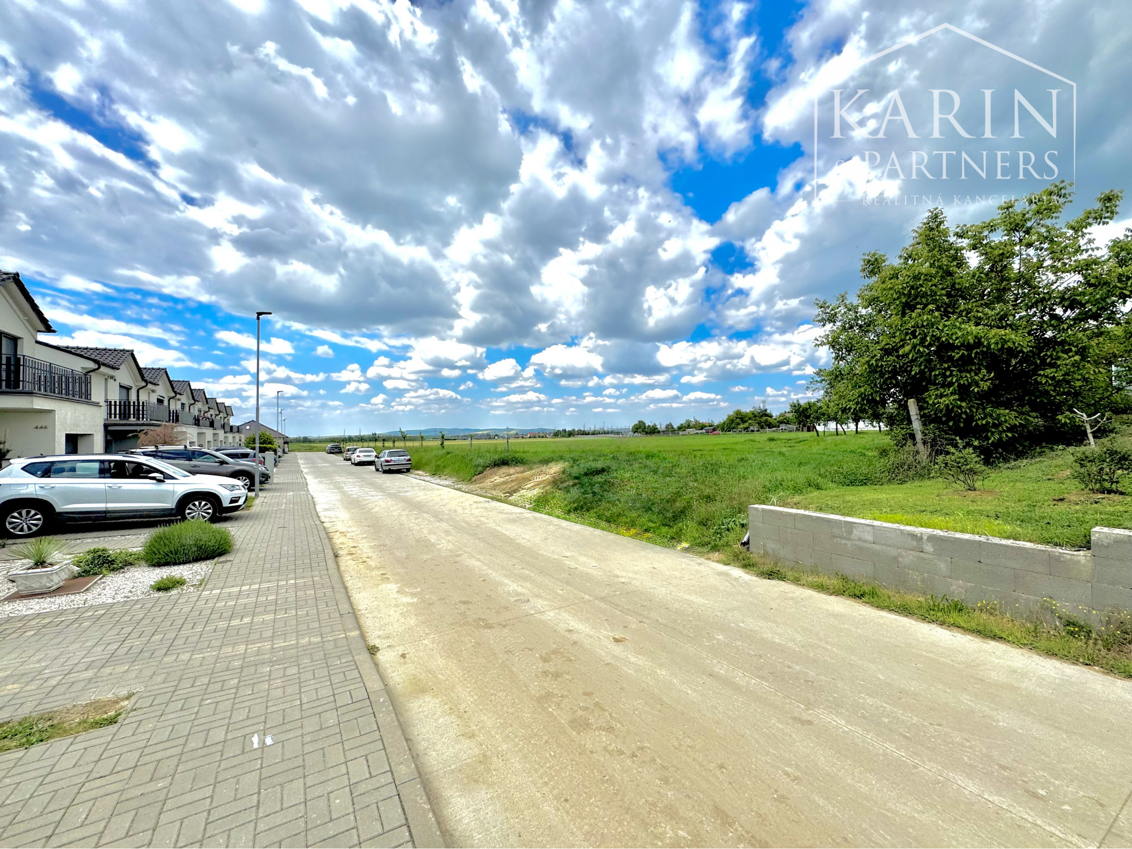 Stavebný pozemok pre rodinné domy aj bytový dom, 1695 m2, Hlboké