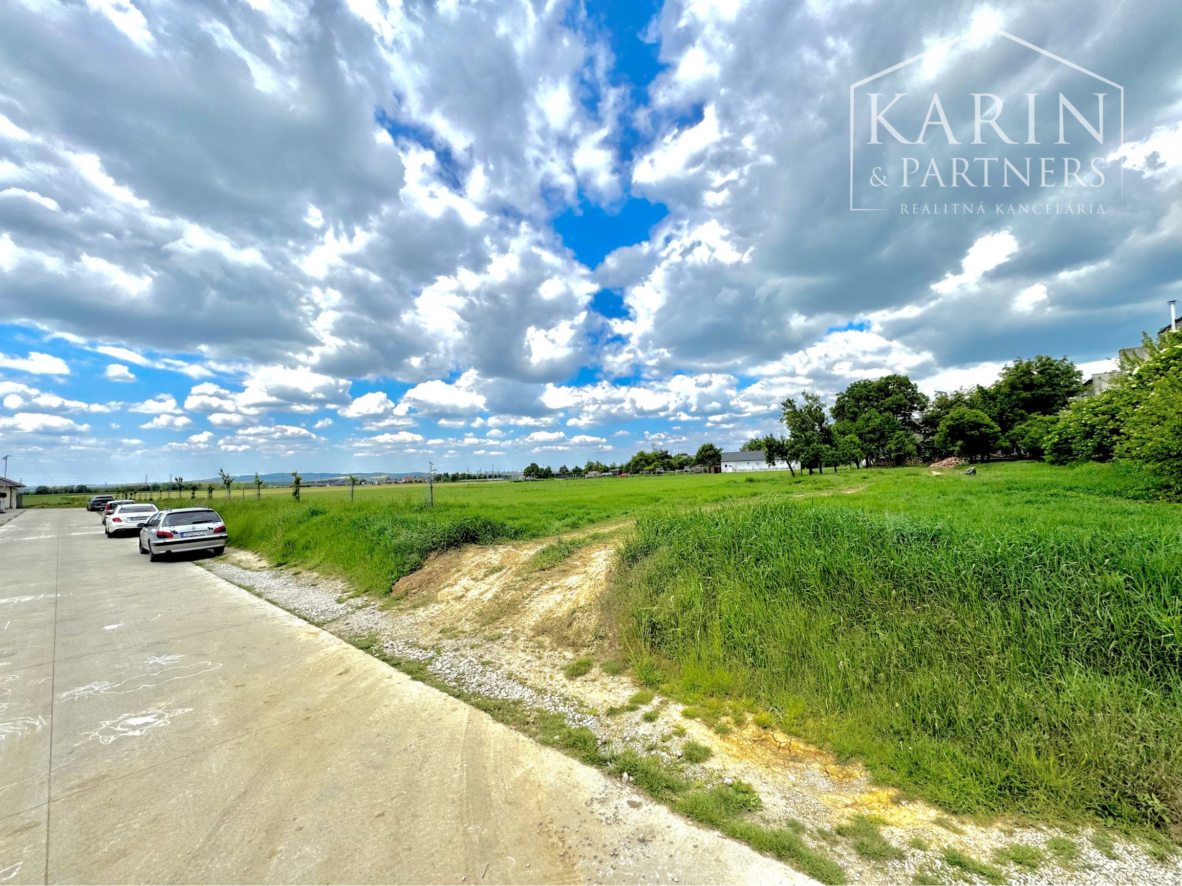 Stavebný pozemok pre rodinné domy aj bytový dom, 1695 m2, Hlboké