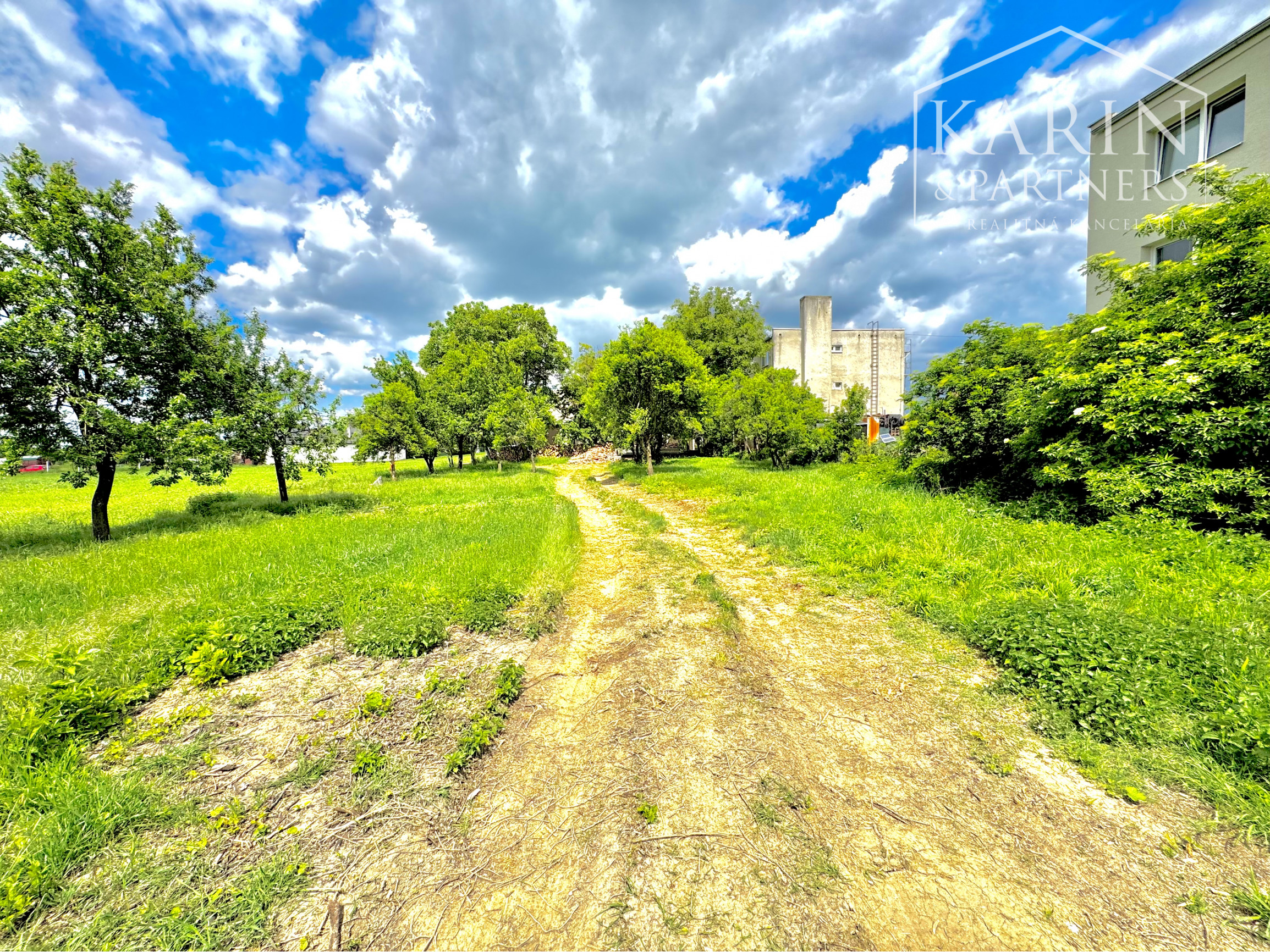 Stavebný pozemok pre rodinné domy aj bytový dom, 1695 m2, Hlboké