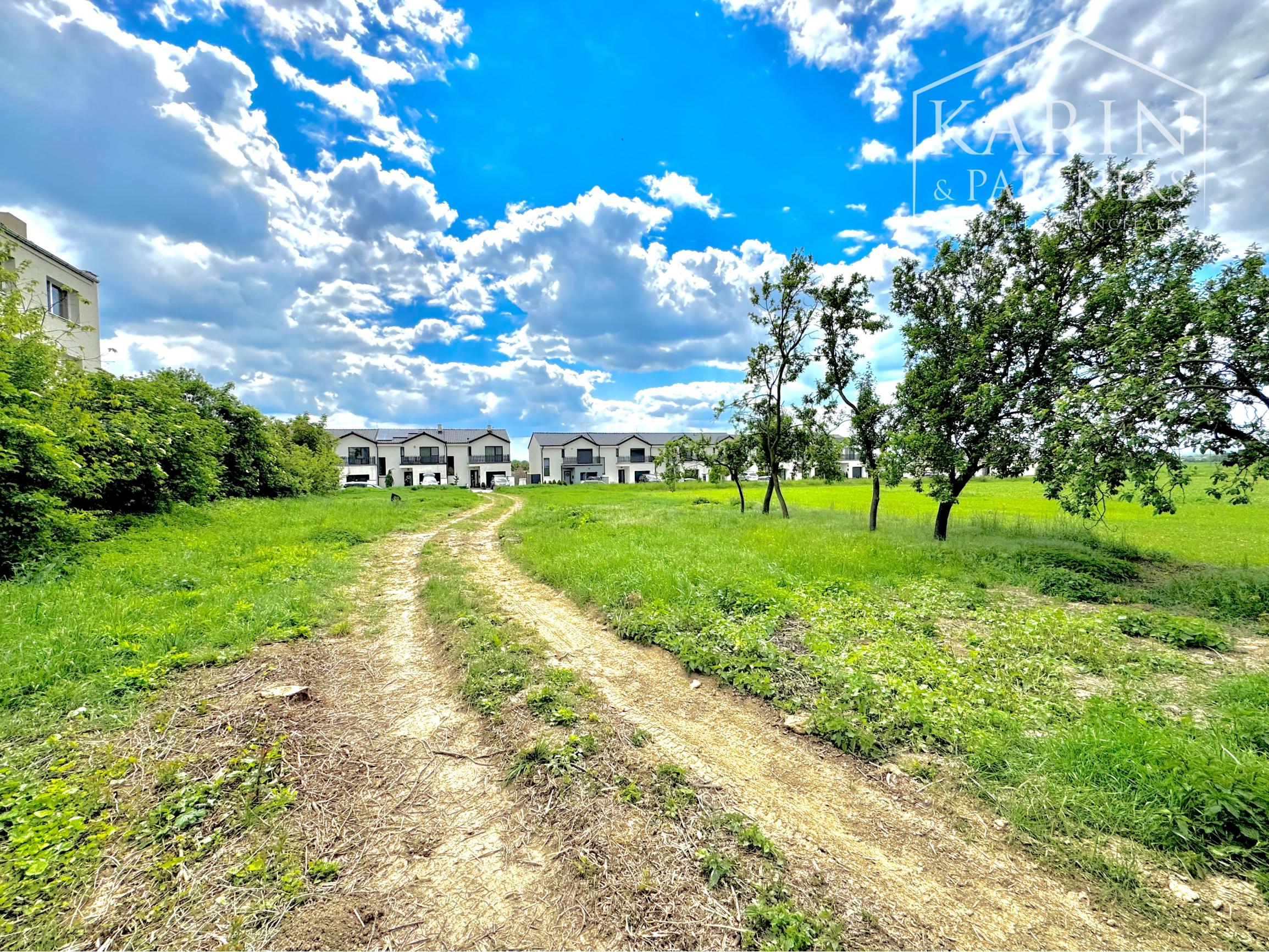 Stavebný pozemok pre rodinné domy aj bytový dom, 1695 m2, Hlboké