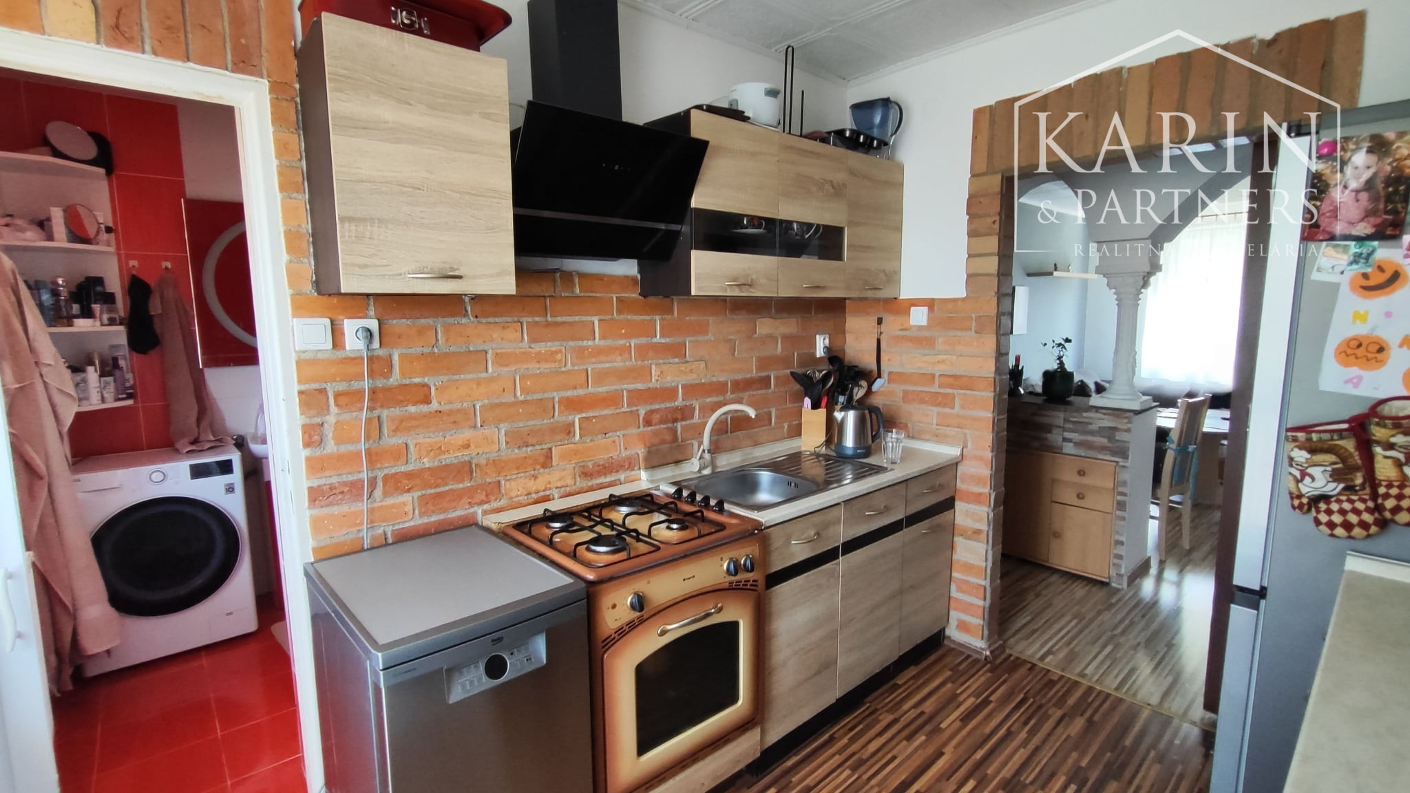 Rezervované: EXKLUZÍVNE iba U Nás: 3-izbový kompletne prerobený byt s balkónom, pozemkom a výbornou atmosférou v Tvrdošovciach