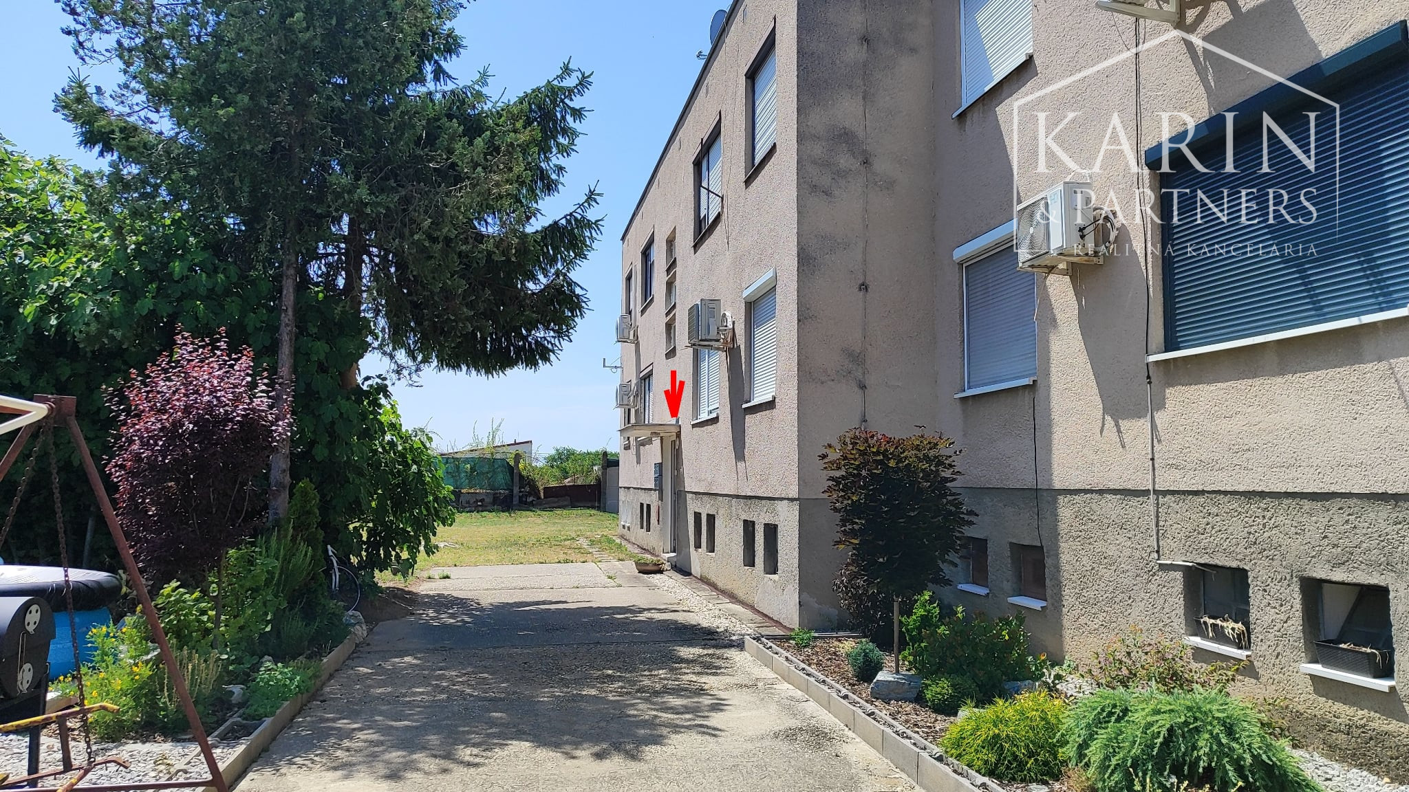 Rezervované: EXKLUZÍVNE iba U Nás: 3-izbový kompletne prerobený byt s balkónom, pozemkom a výbornou atmosférou v Tvrdošovciach