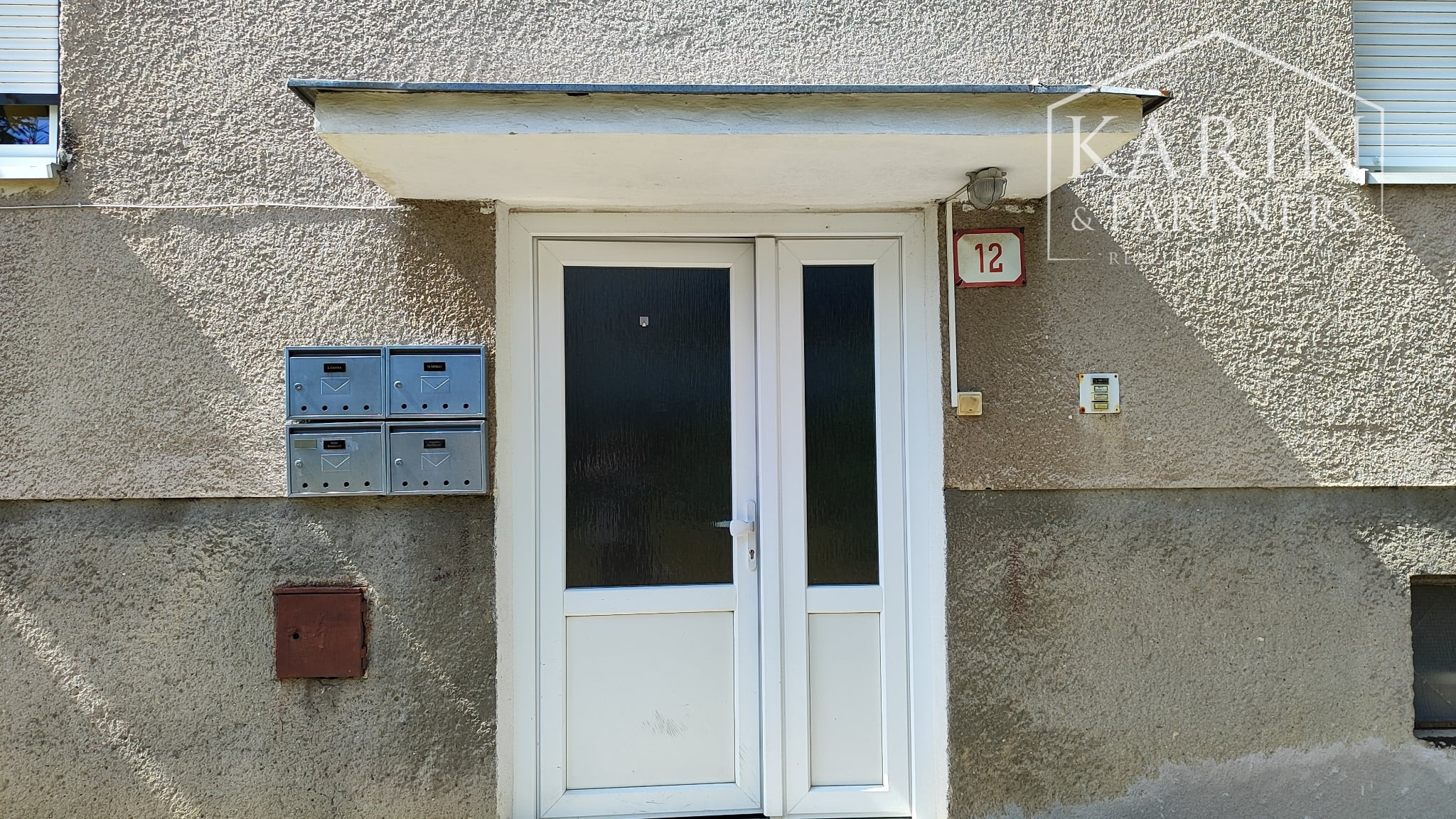 Rezervované: EXKLUZÍVNE iba U Nás: 3-izbový kompletne prerobený byt s balkónom, pozemkom a výbornou atmosférou v Tvrdošovciach