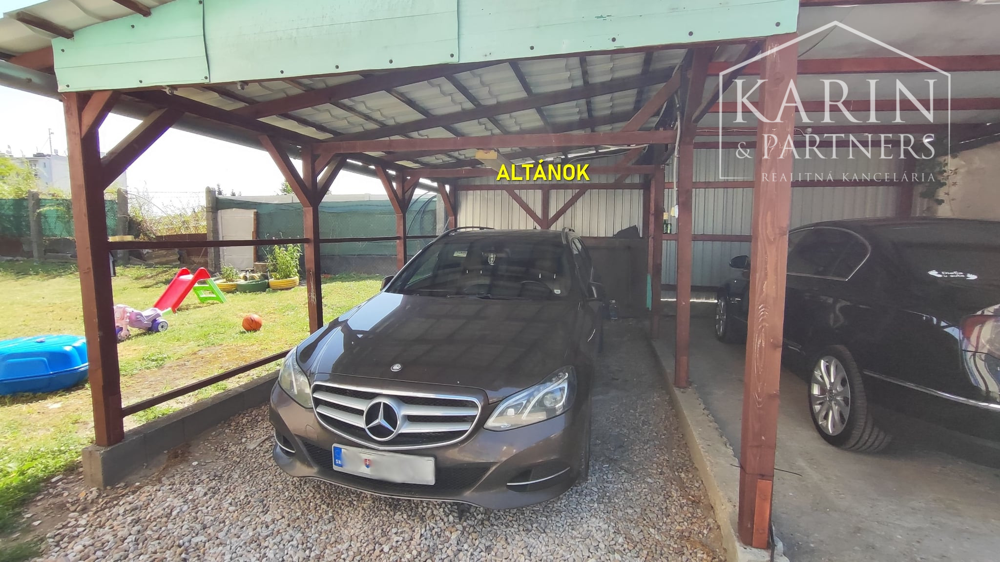 Rezervované: EXKLUZÍVNE iba U Nás: 3-izbový kompletne prerobený byt s balkónom, pozemkom a výbornou atmosférou v Tvrdošovciach