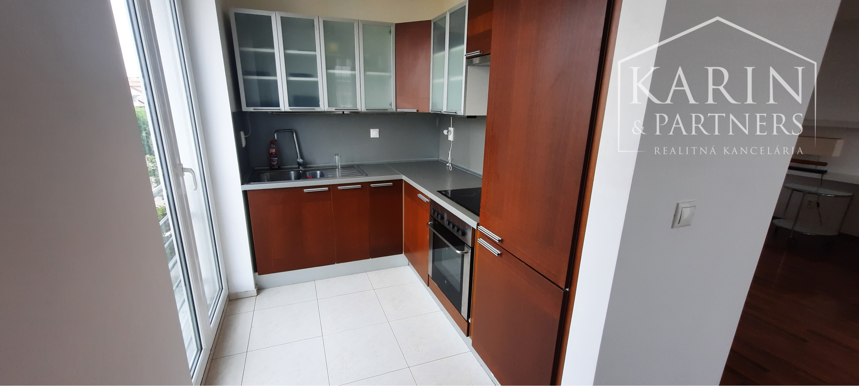 PRENAJATY: 2 I. BYT 70 M2, BRATISLAVA - RUŽINOV - NIVY, ZÁHRADNICKÁ ULICA (PARKOVANIE VO DVORE V CENE).