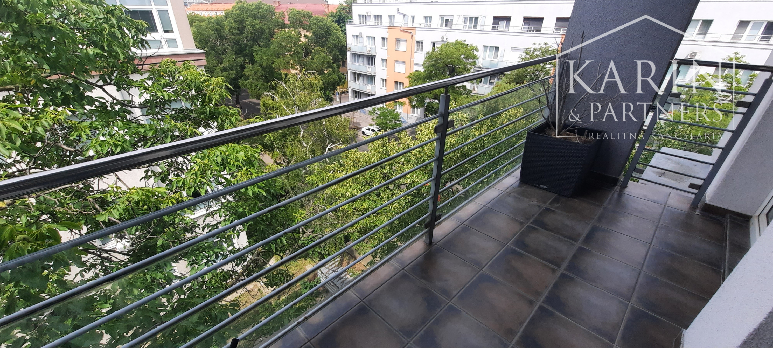 PRENAJATY: 2 I. BYT 70 M2, BRATISLAVA - RUŽINOV - NIVY, ZÁHRADNICKÁ ULICA (PARKOVANIE VO DVORE V CENE).