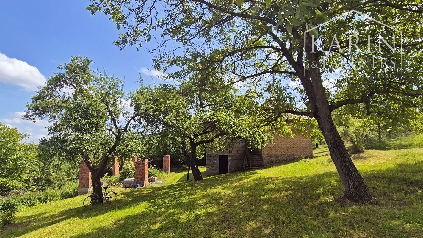 Pozemok na myjavských kopaniciach v obci Polianka 1 h od BA