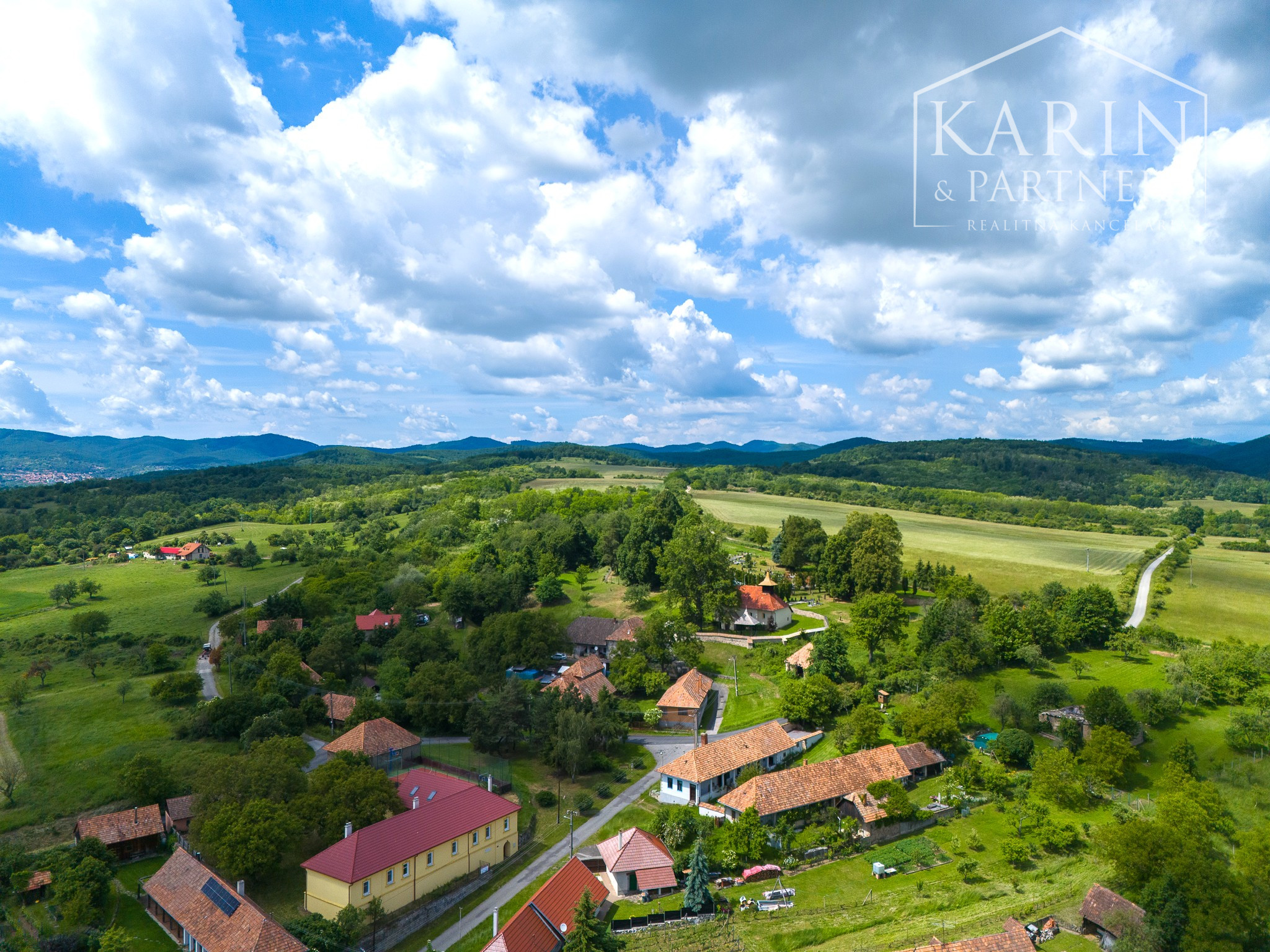 Pokojná chalupa s dušou v Štiavnických vrchoch – Jabloňovce.