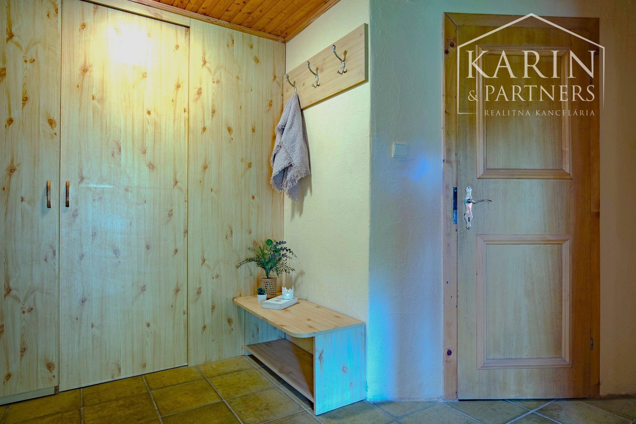 Pokojná chalupa s dušou v Štiavnických vrchoch – Jabloňovce.