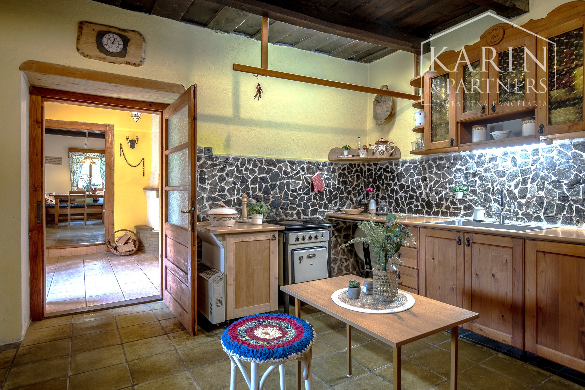 Pokojná chalupa s dušou v Štiavnických vrchoch – Jabloňovce.