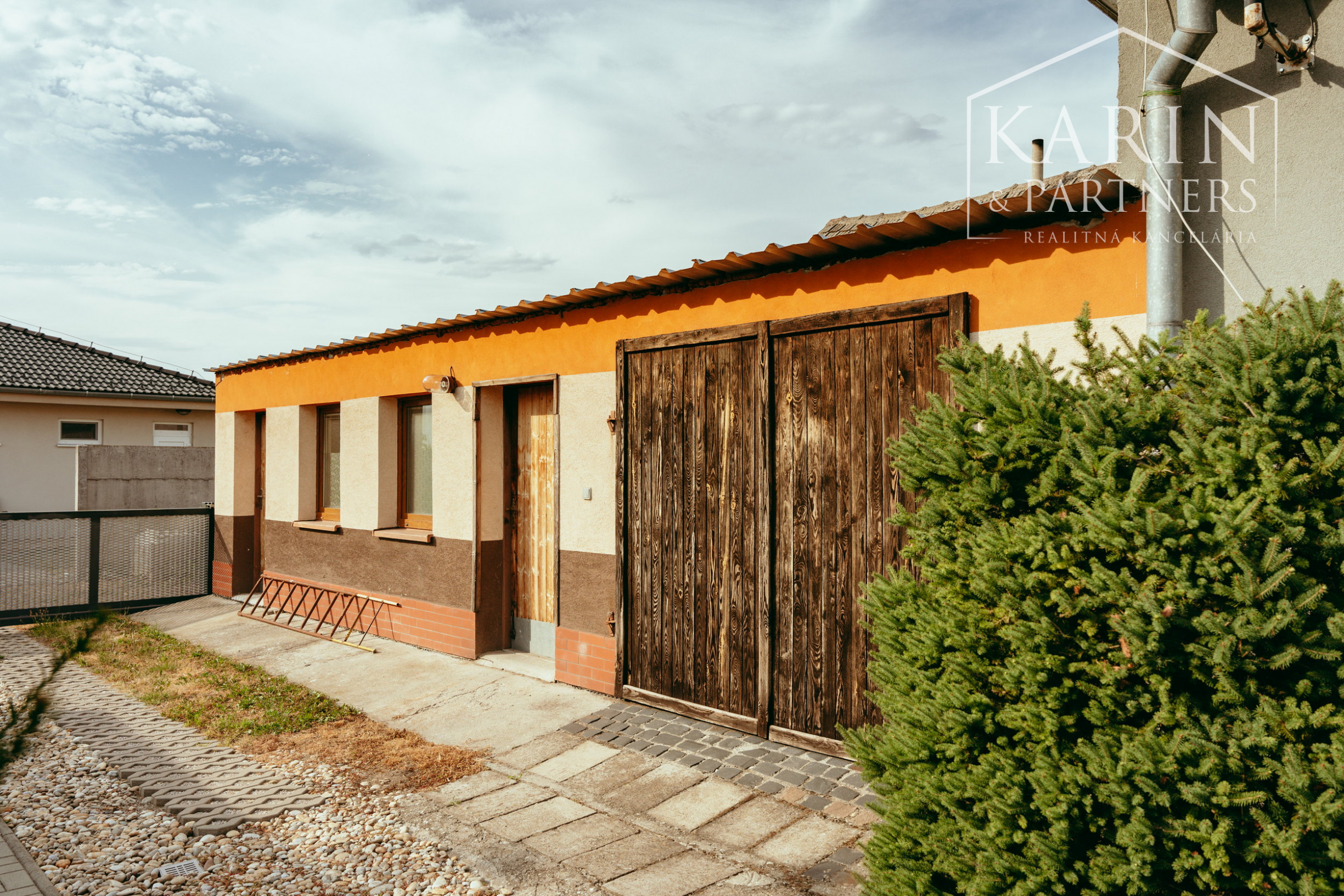 REZERVOVANÉ: 4i rodinný dom s podkrovnými izbami v obci Kúty