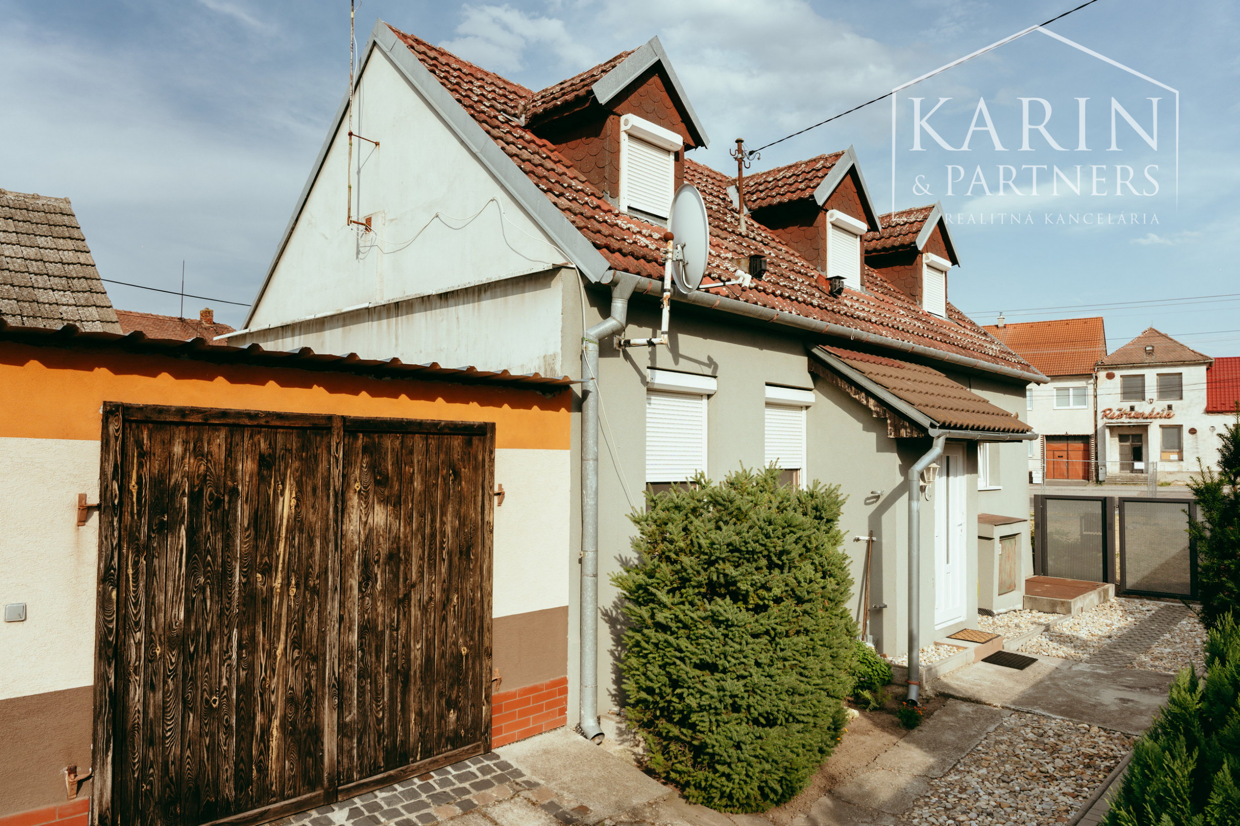 REZERVOVANÉ: 4i rodinný dom s podkrovnými izbami v obci Kúty