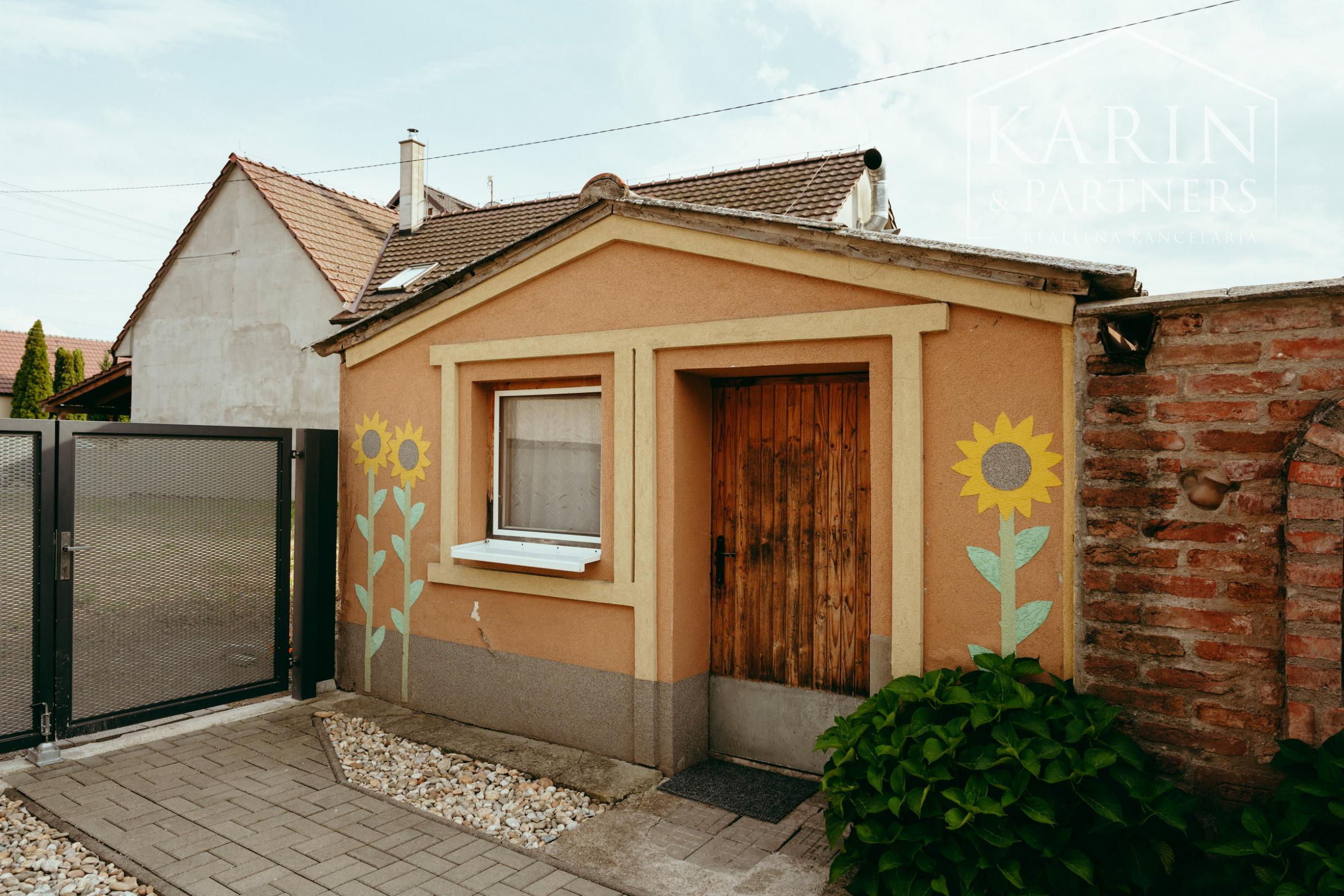 REZERVOVANÉ: 4i rodinný dom s podkrovnými izbami v obci Kúty