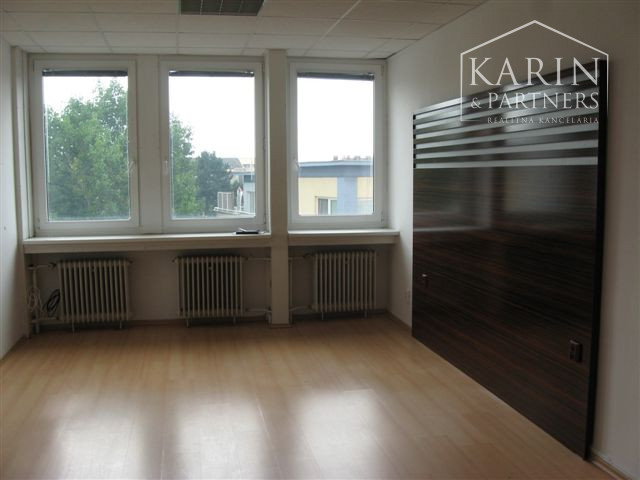 LEN: 170.-€/ mesiac! Prenájom klimatizovaná kancelária 13,40 m2, Hattalova ul. BA III. Nové Mesto.