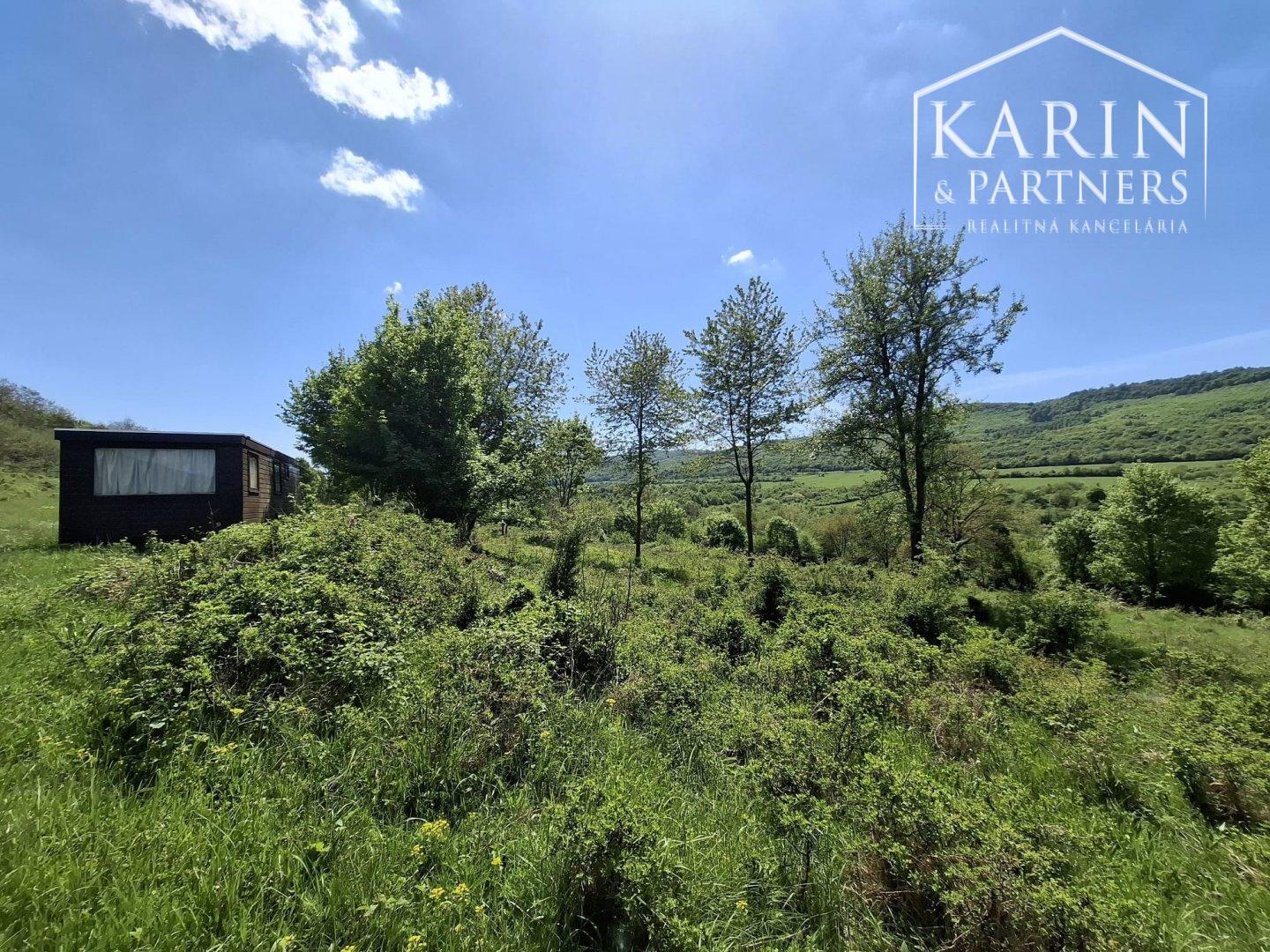 Slnečný rekreačný pozemok 5140 m2 s mobilným domom obklopený krásnou prírodou Horný Tisovník