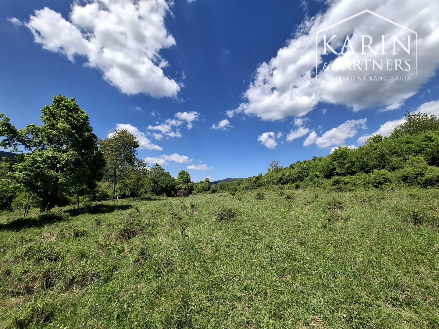 Slnečný rekreačný pozemok 5140 m2 s mobilným domom obklopený krásnou prírodou Horný Tisovník