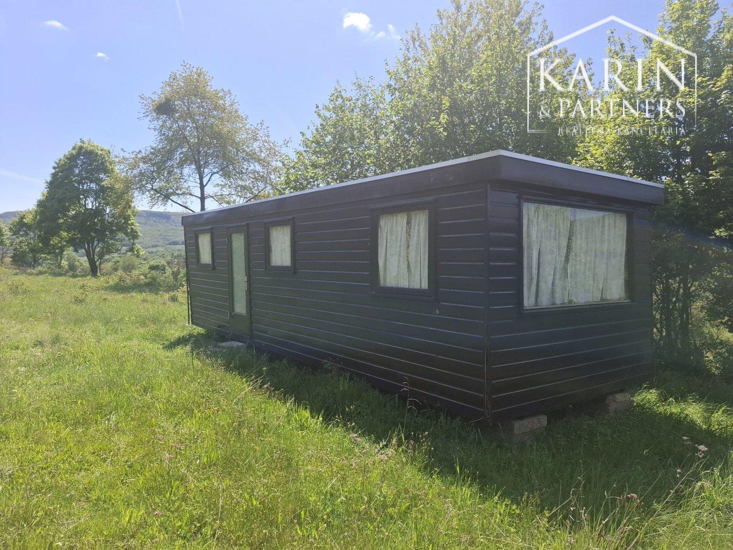 Slnečný rekreačný pozemok 5140 m2 s mobilným domom obklopený krásnou prírodou Horný Tisovník