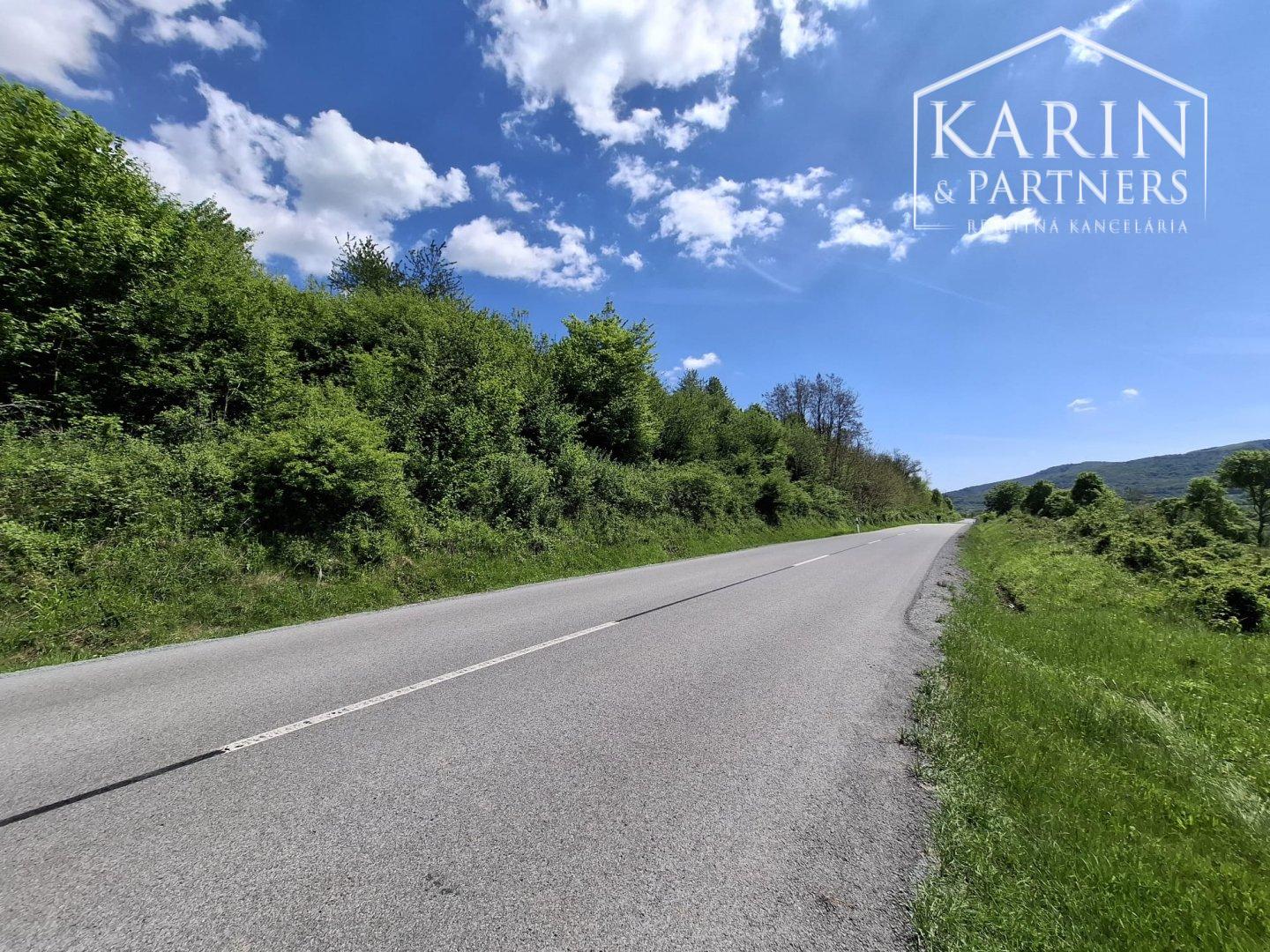 Slnečný rekreačný pozemok 5140 m2 s mobilným domom obklopený krásnou prírodou Horný Tisovník