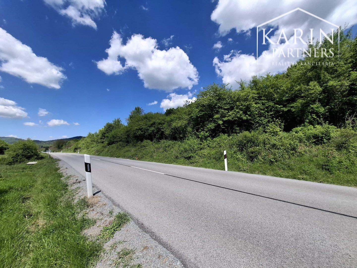 Slnečný rekreačný pozemok 5140 m2 s mobilným domom obklopený krásnou prírodou Horný Tisovník