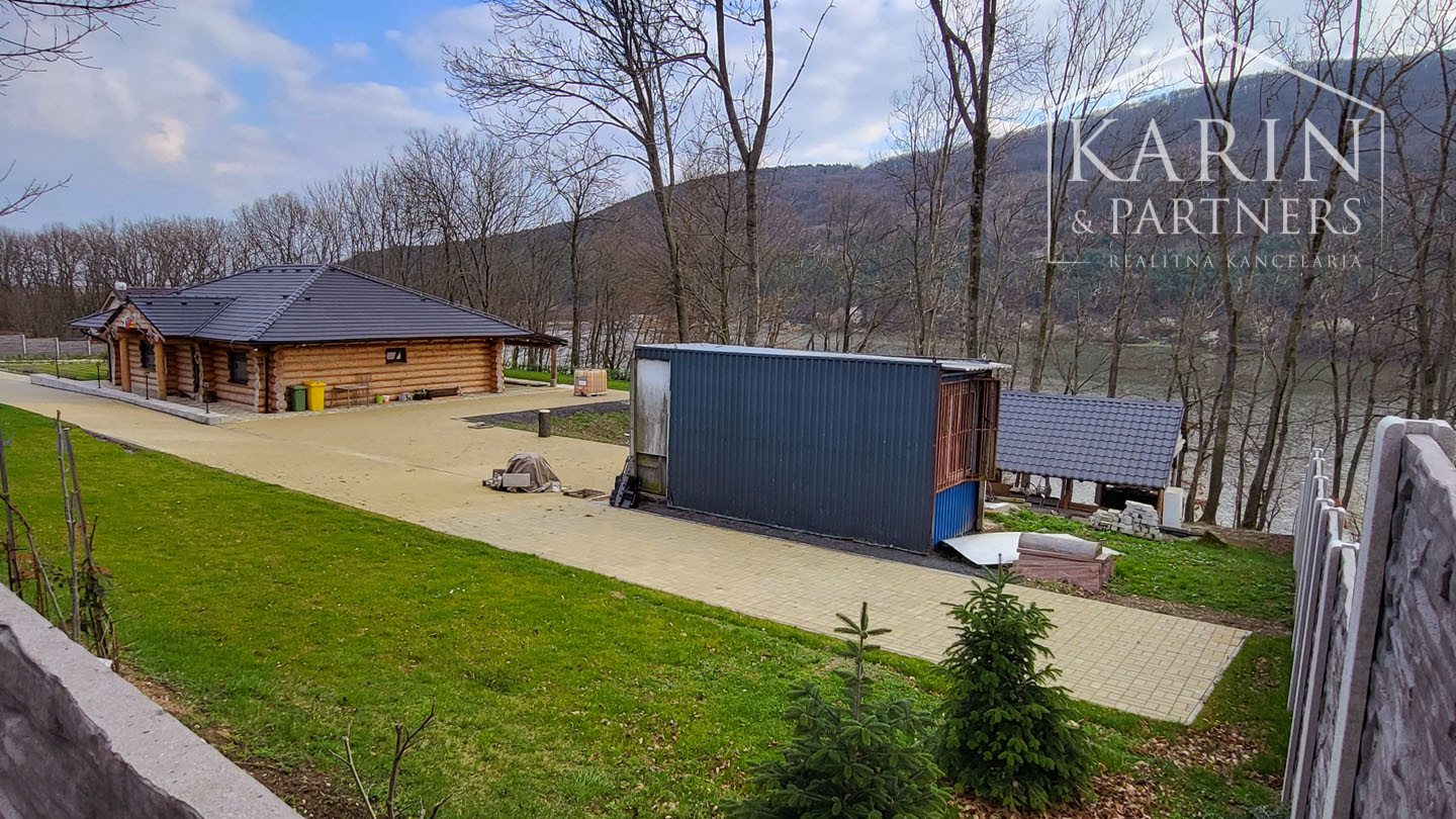 Pozemok pri vode pod Malými Karpatmi, Horné Orešany.