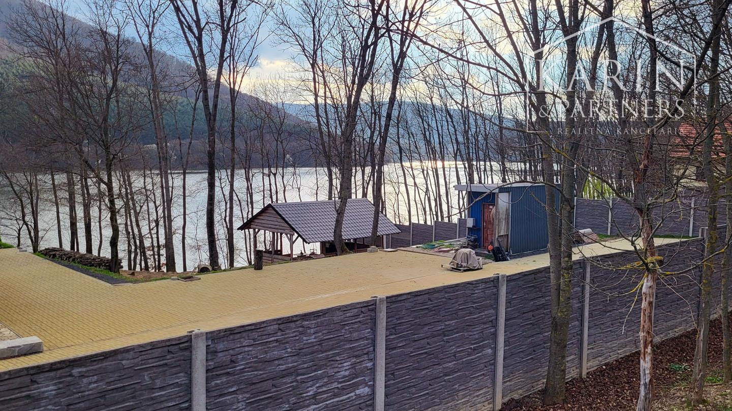 Pozemok pri vode pod Malými Karpatmi, Horné Orešany.